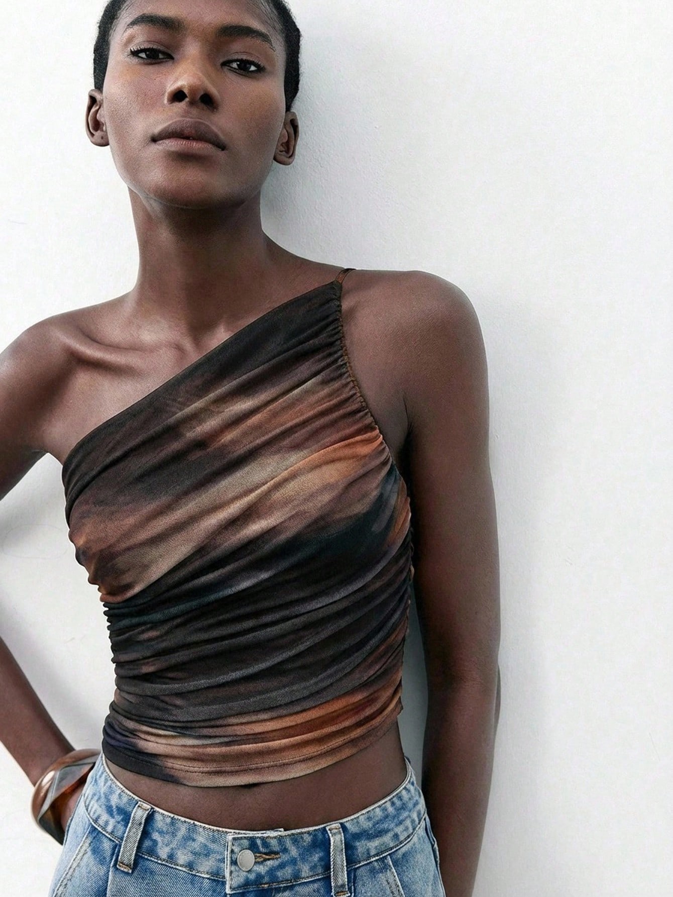 Maija Top femme printemps/été marron café, coupe asymétrique — vue 5