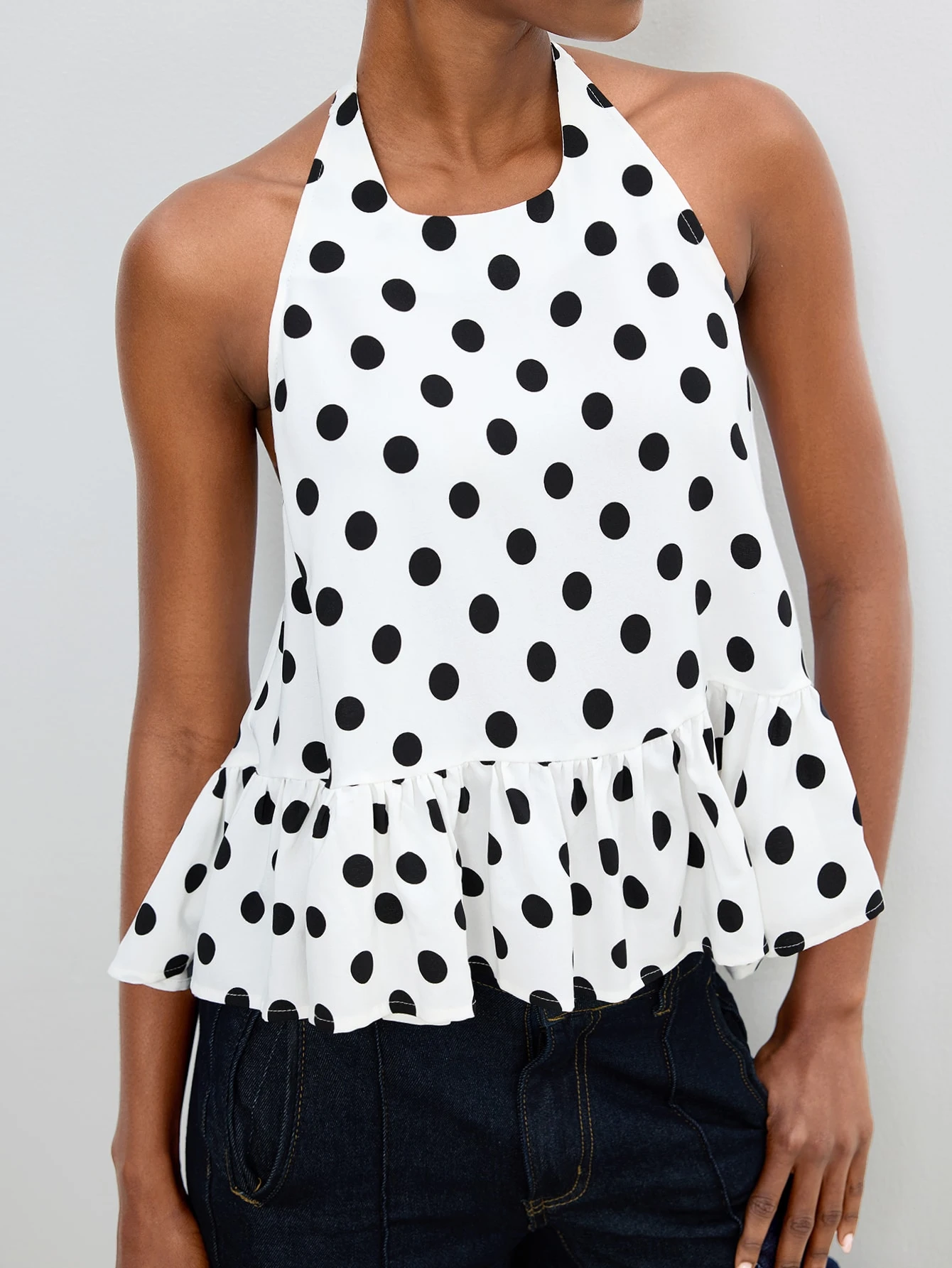 Maija Blouse d'été pour femmes à col ras-du-cou, dos nu, ourlet à volants, fond blanc