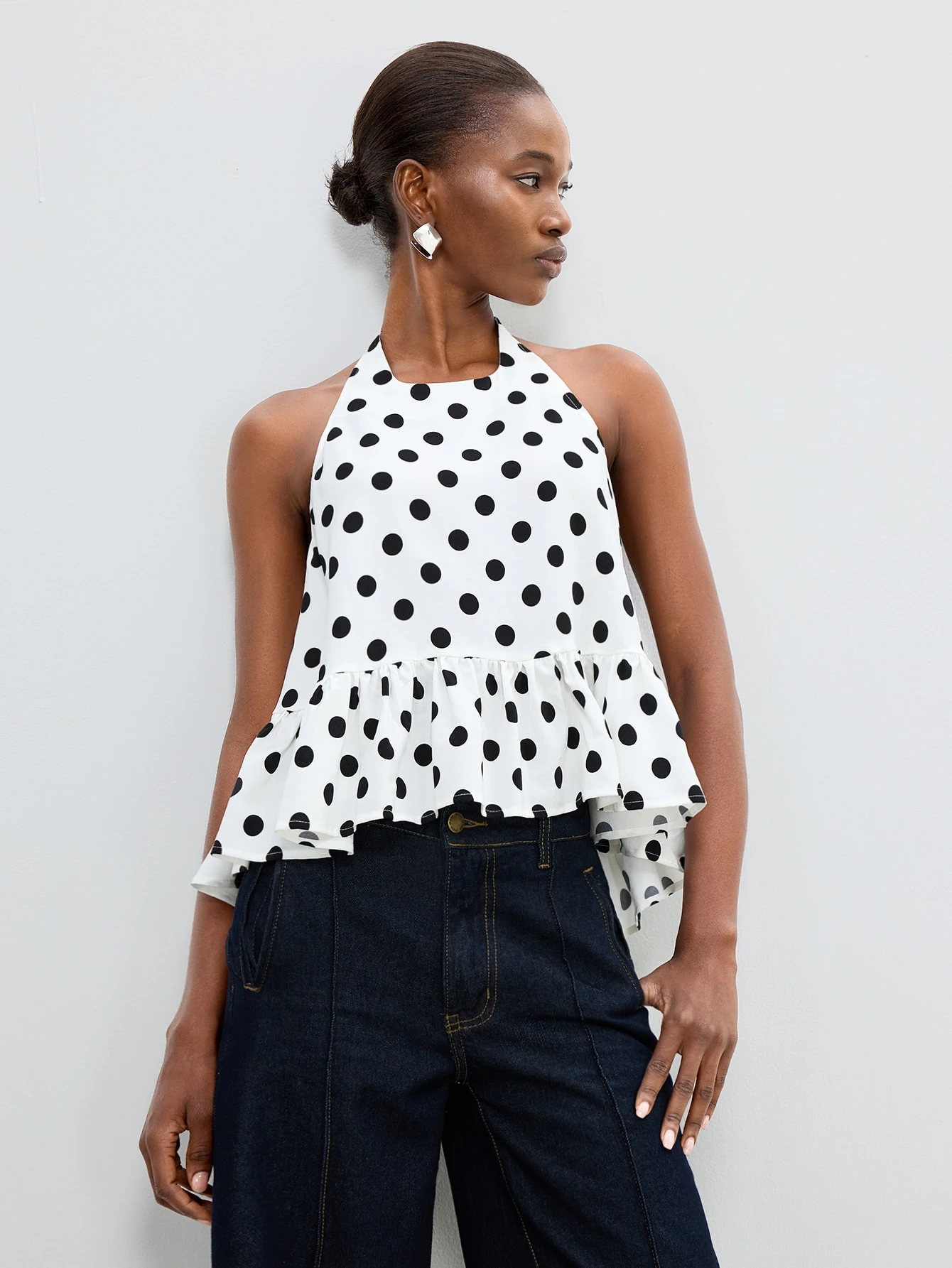 Maija Blouse d'été pour femmes à col ras-du-cou, dos nu, ourlet à volants, fond blanc — vue 4