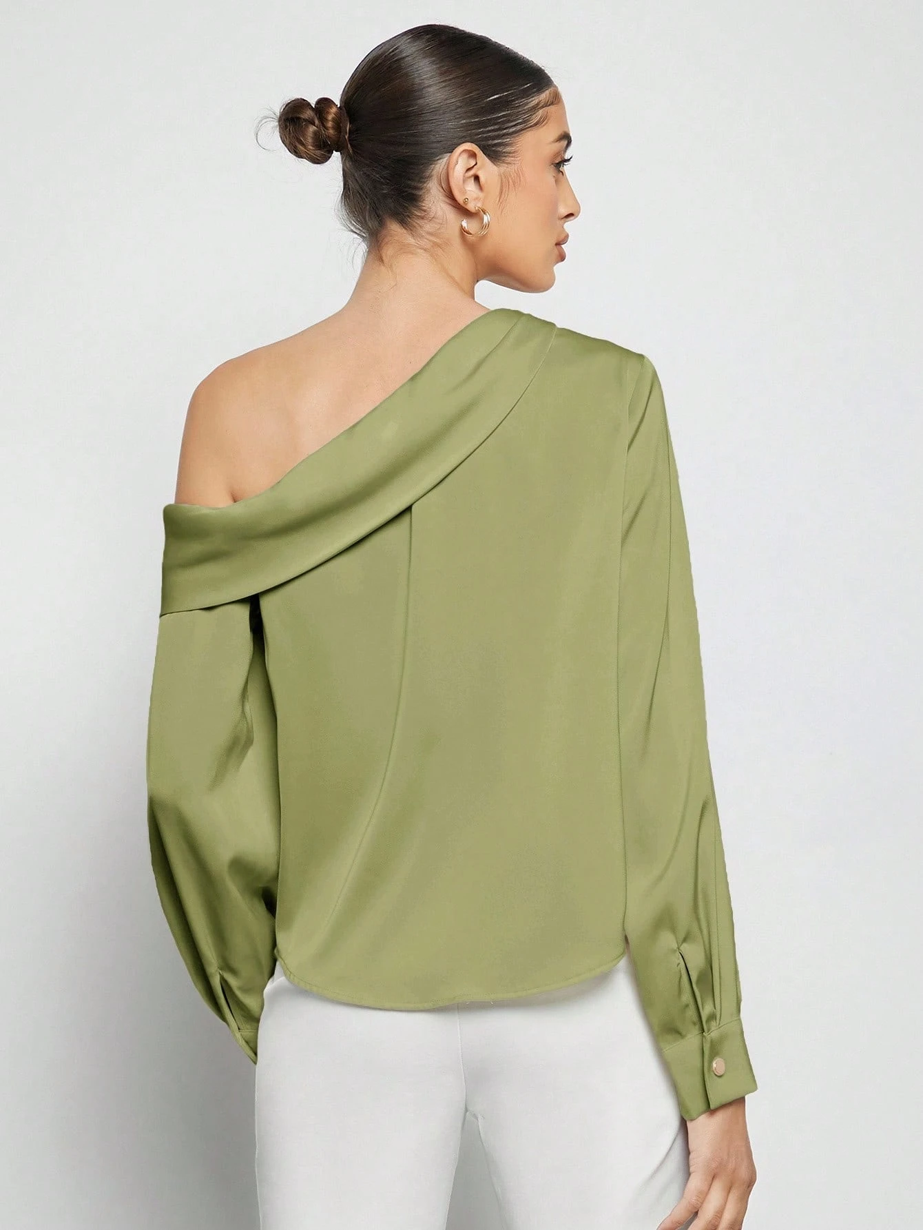 BizChic Blouse en satin plissée drapée à design asymétrique pour femmes, bleu poussiéreux, élégante pour l'été et le bureau, manches longues amples, style minimaliste business décontracté — vue 5