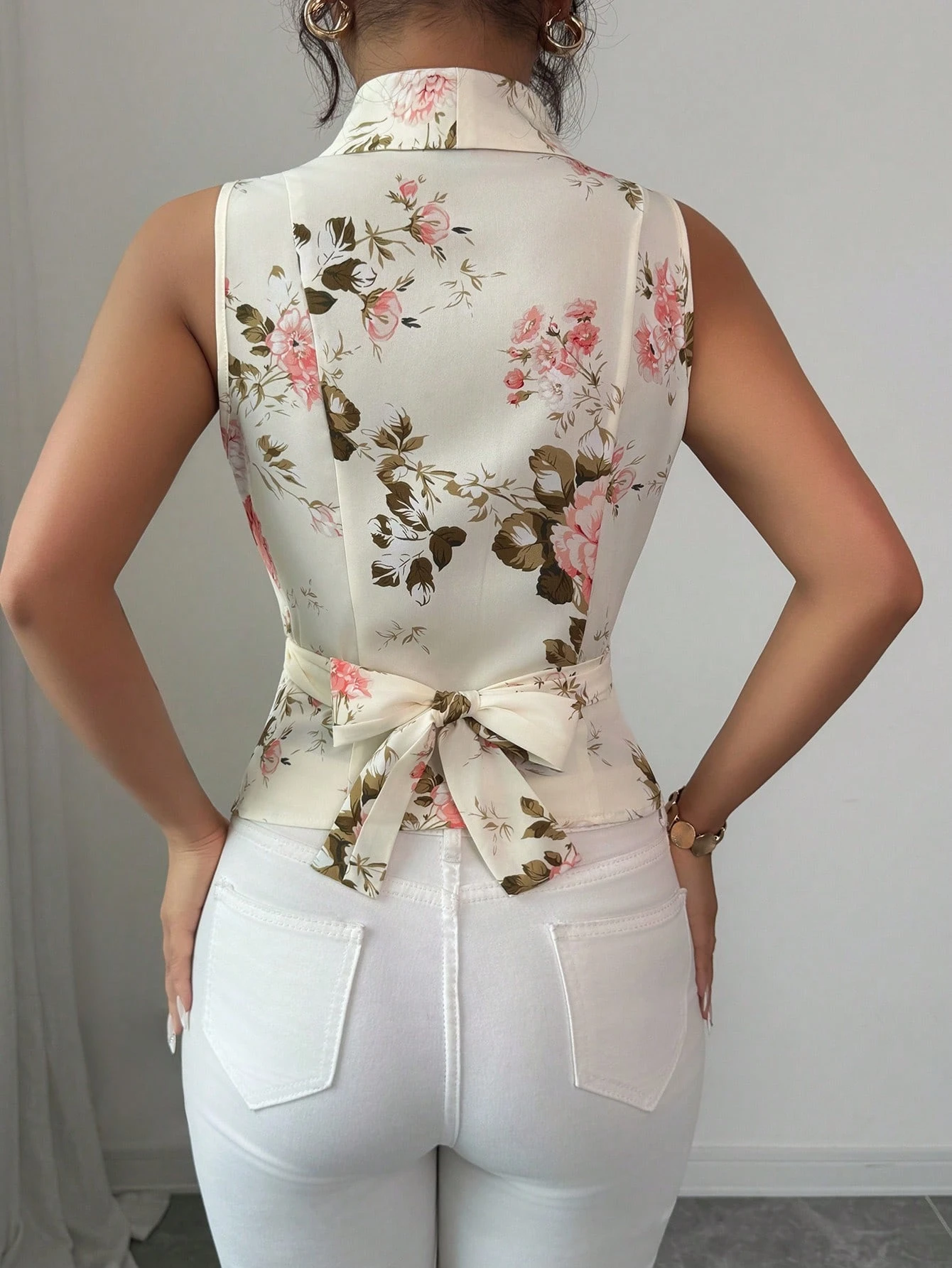 Selianne Blouse élégante et charmante pour femmes sans manches, col en V, taille cintrée avec nœud à nouer — vue 4