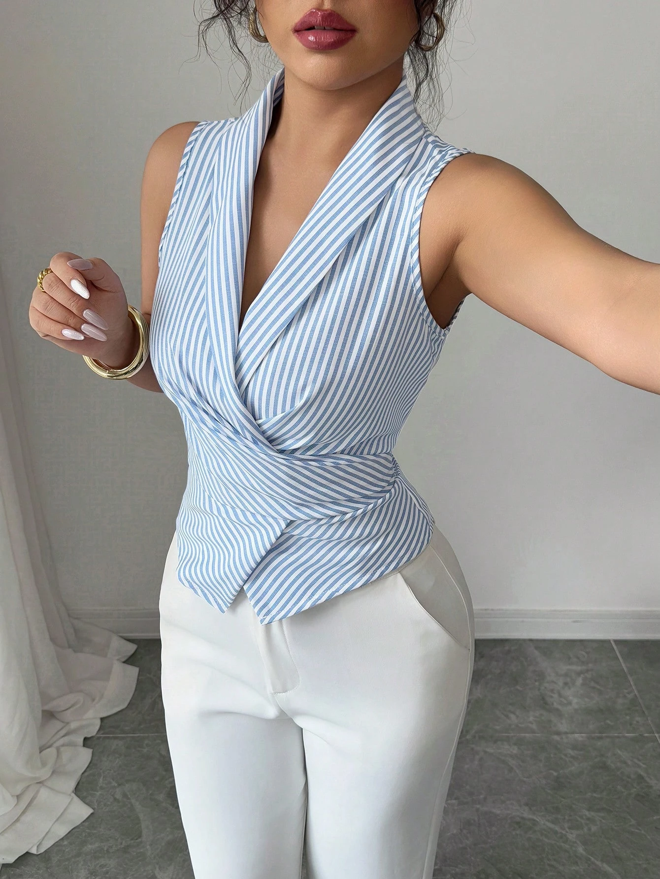Selianne Blouse élégante et charmante pour femmes sans manches, col en V, taille cintrée avec nœud à nouer — vue 10