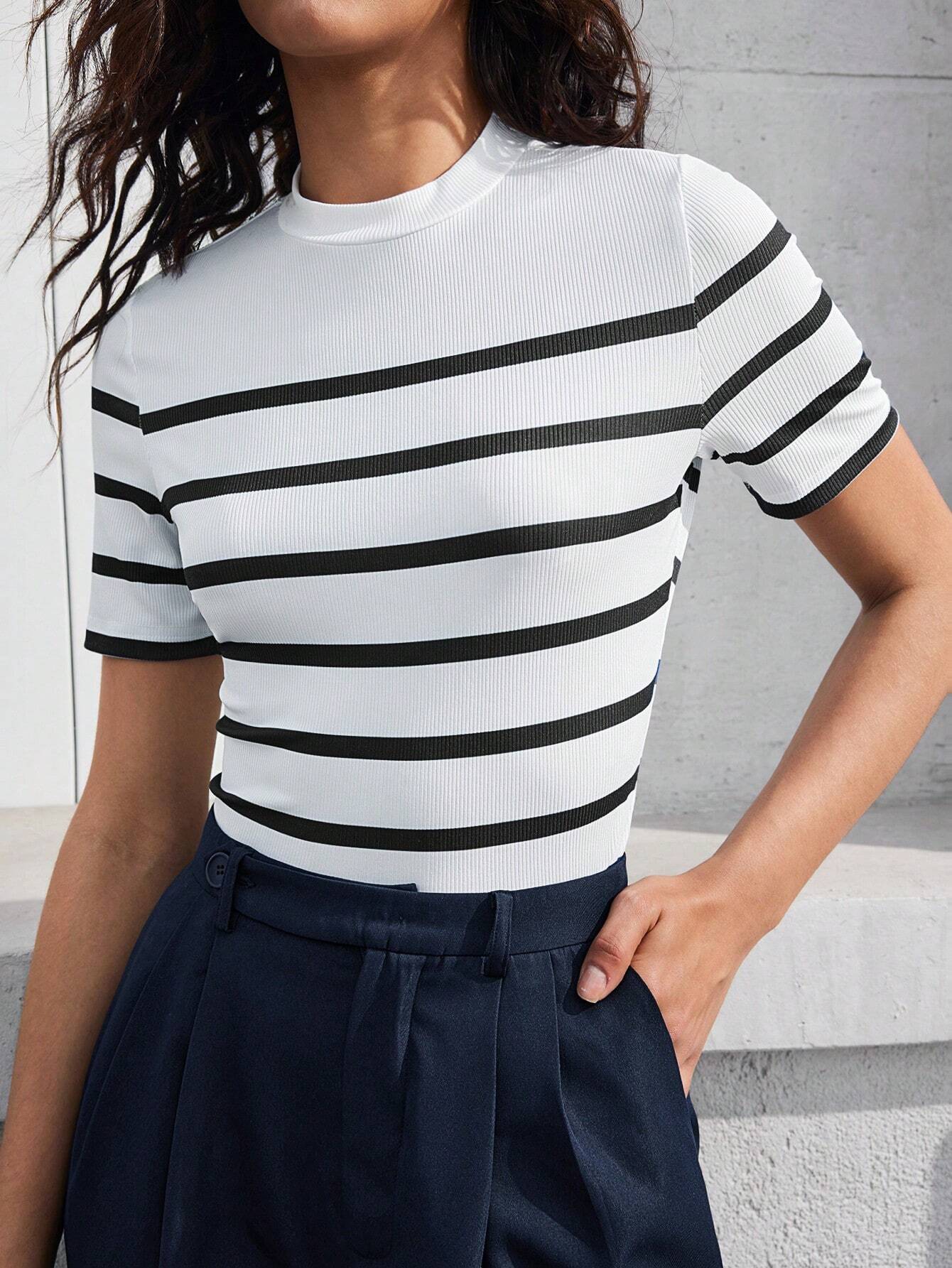 BizChic T-shirt femme à col montant rayé, manches courtes, coupe slim — vue 2
