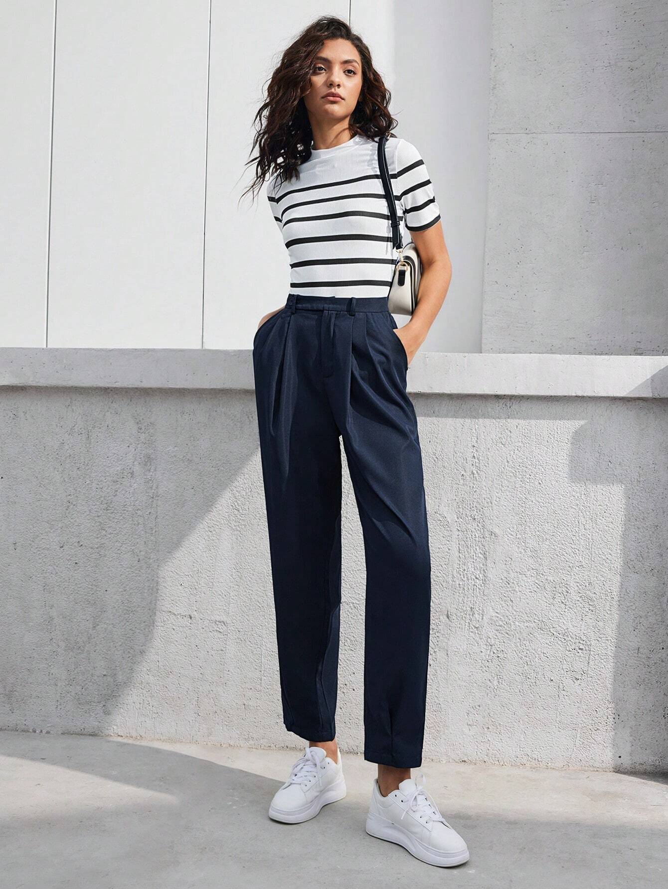 BizChic T-shirt femme à col montant rayé, manches courtes, coupe slim — vue 3