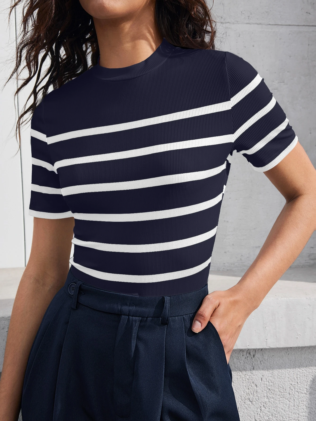 BizChic T-shirt femme à col montant rayé, manches courtes, coupe slim — vue 7