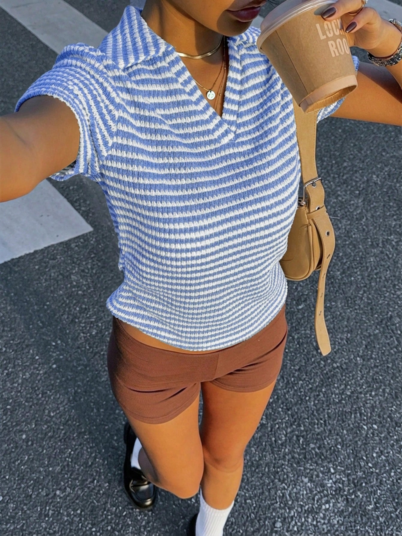 Siren Gaze T-shirt à col V et manches courtes pour femmes, polo slim ajusté — vue 16
