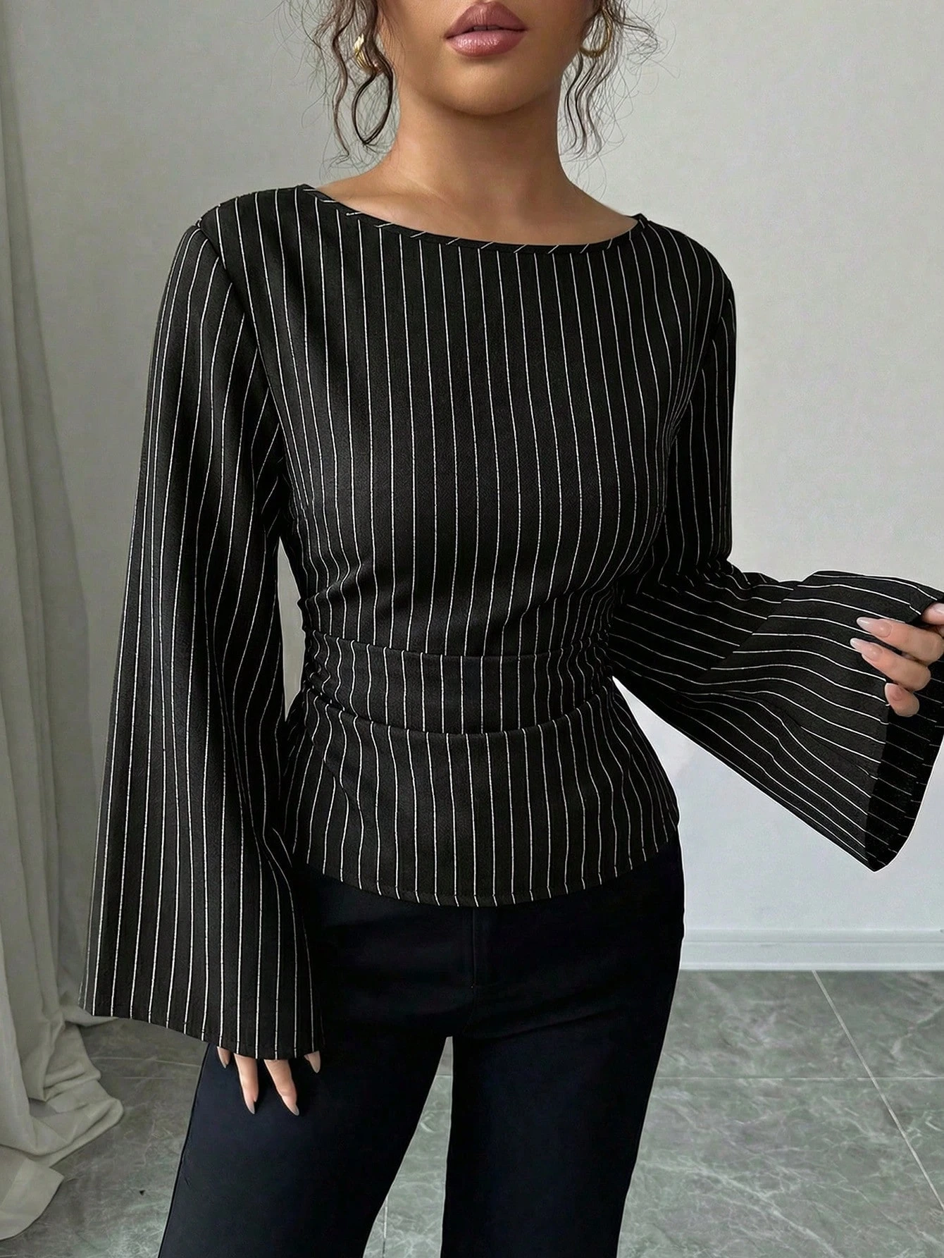 Siren Gaze Blouse à manches évasées avec attache à la taille et rayures — vue 4