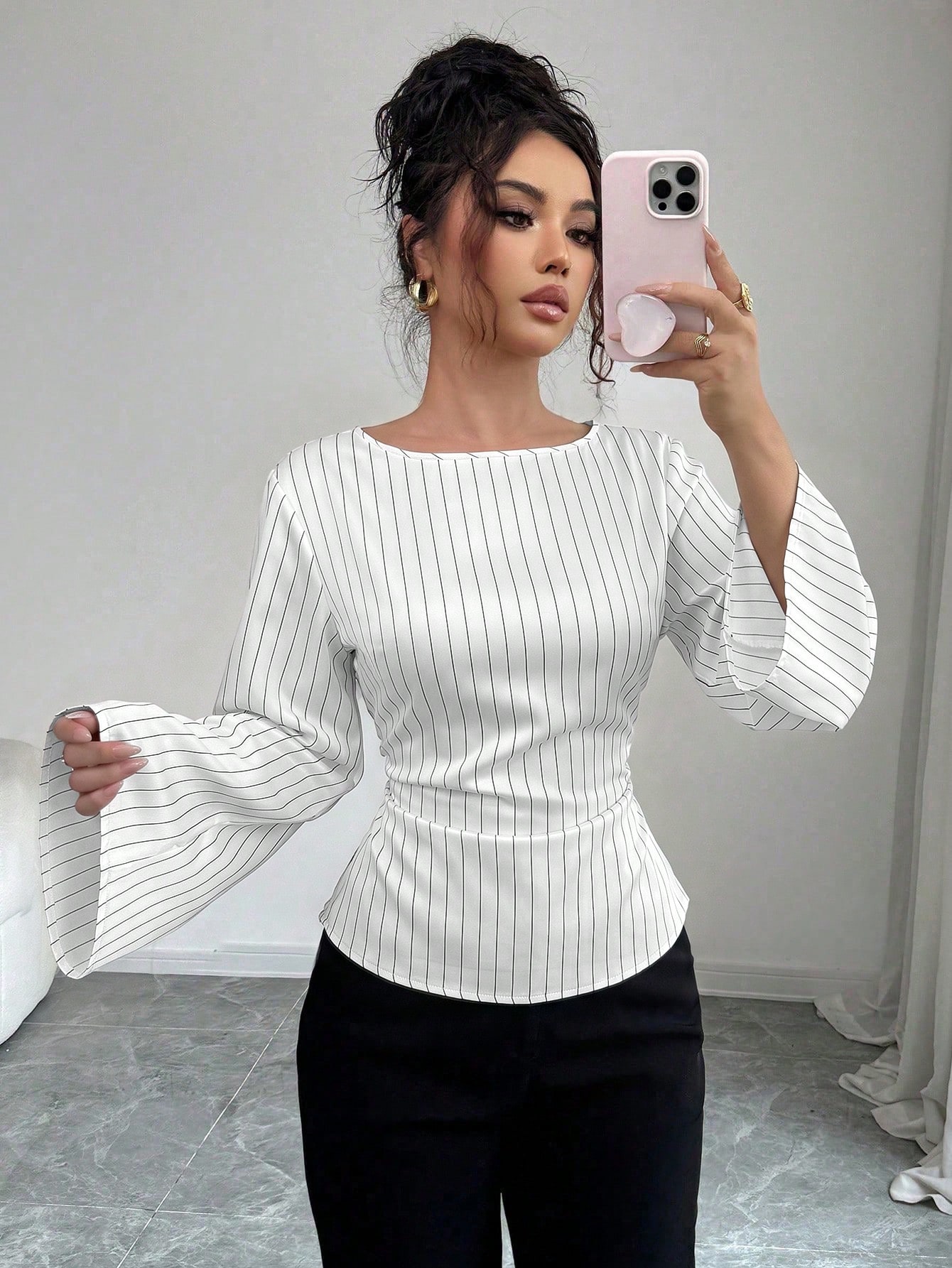 Siren Gaze Blouse à manches évasées avec attache à la taille et rayures — vue 6