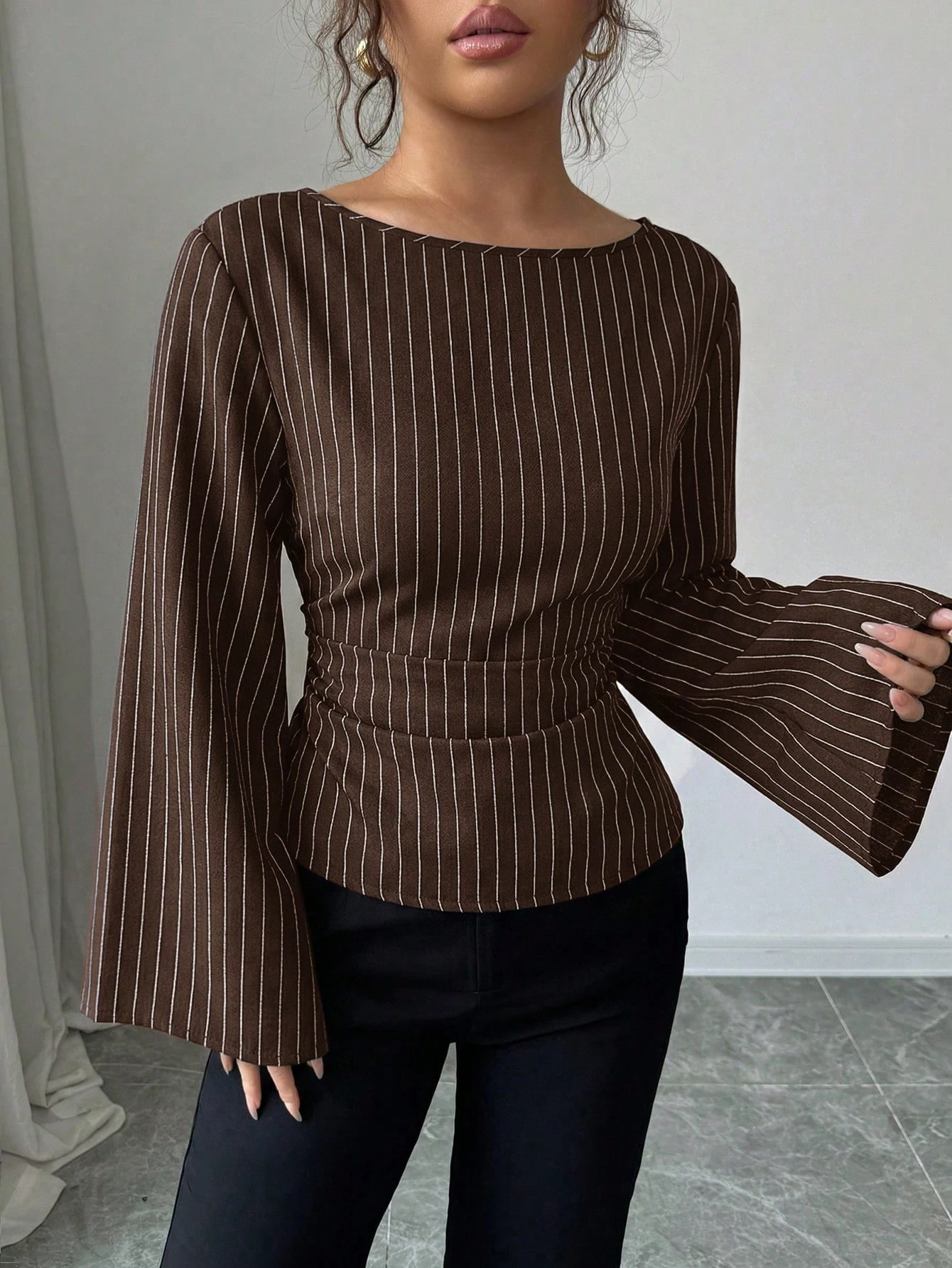 Siren Gaze Blouse à manches évasées avec attache à la taille et rayures — vue 9