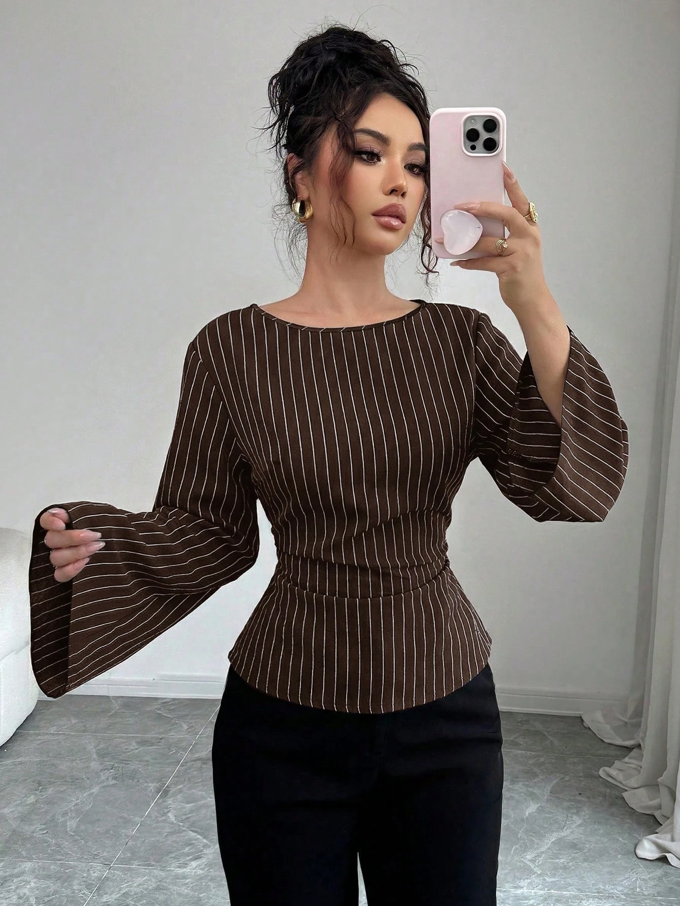 Siren Gaze Blouse à manches évasées avec attache à la taille et rayures — vue 10