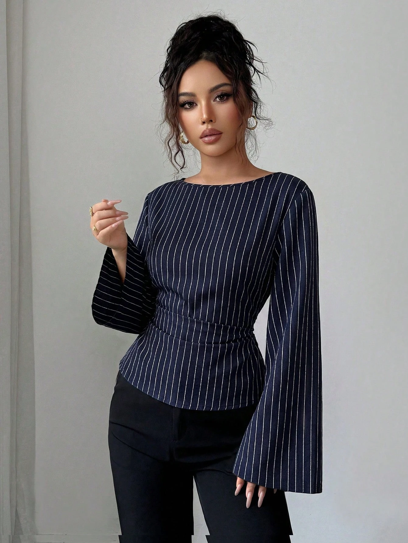Siren Gaze Blouse à manches évasées avec attache à la taille et rayures — vue 12