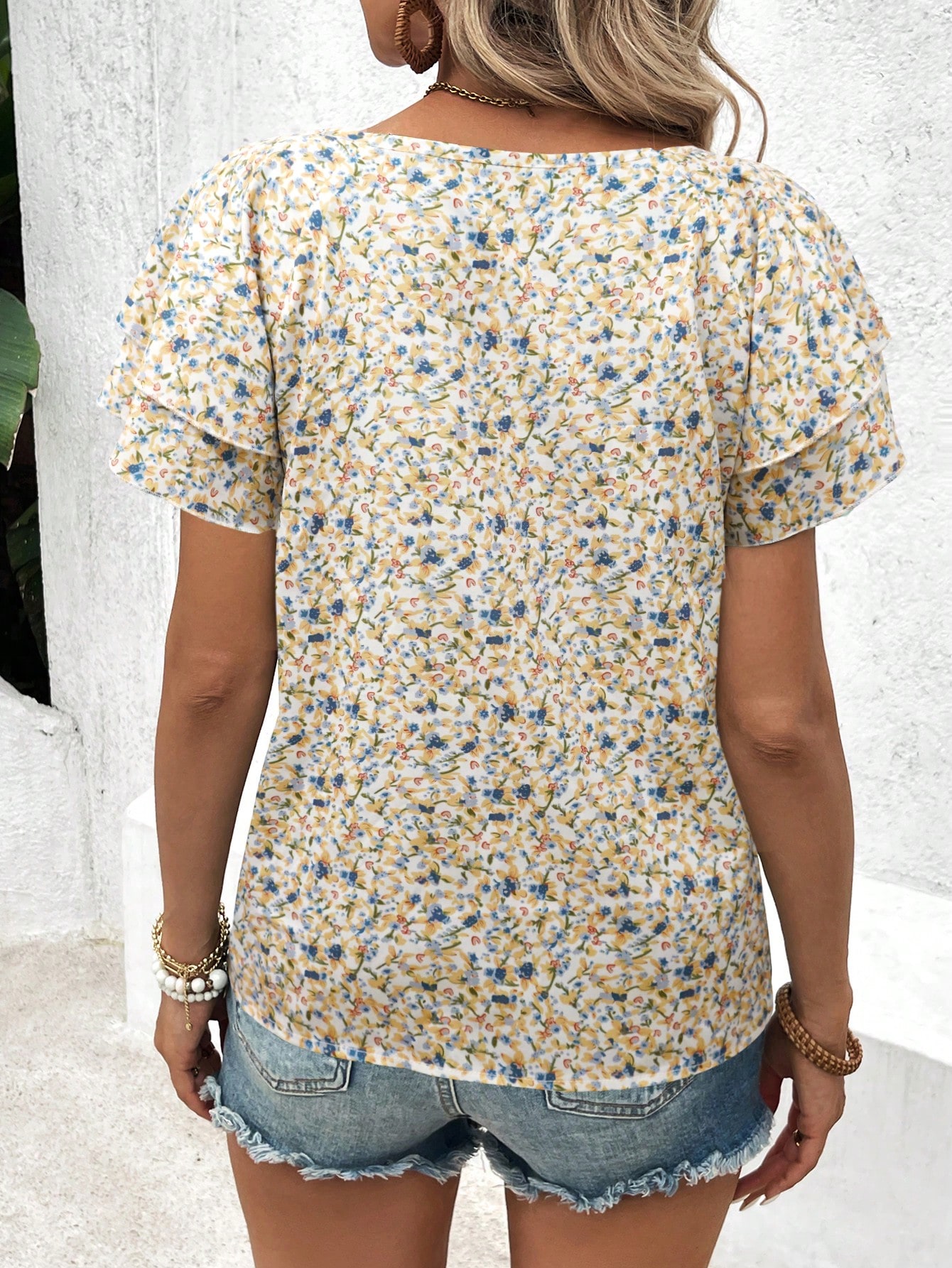 EMERY ROSE Blouse à double couche volantée aux manches courtes avec imprimé floral pour femmes en vacances — vue 2