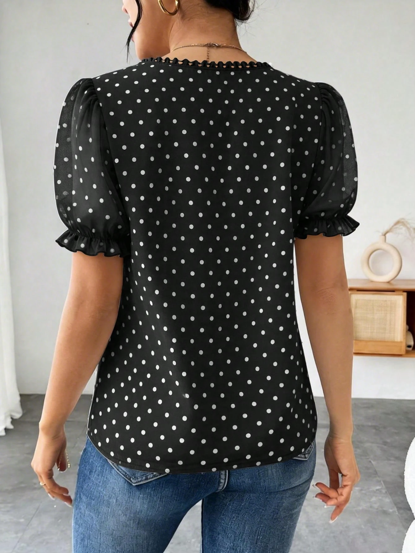 aivellea Blouse en mousseline de soie à pois français à la mode pour femmes, chemise élégante et intellectuelle à manches courtes avec design à volants pour l'été — vue 2