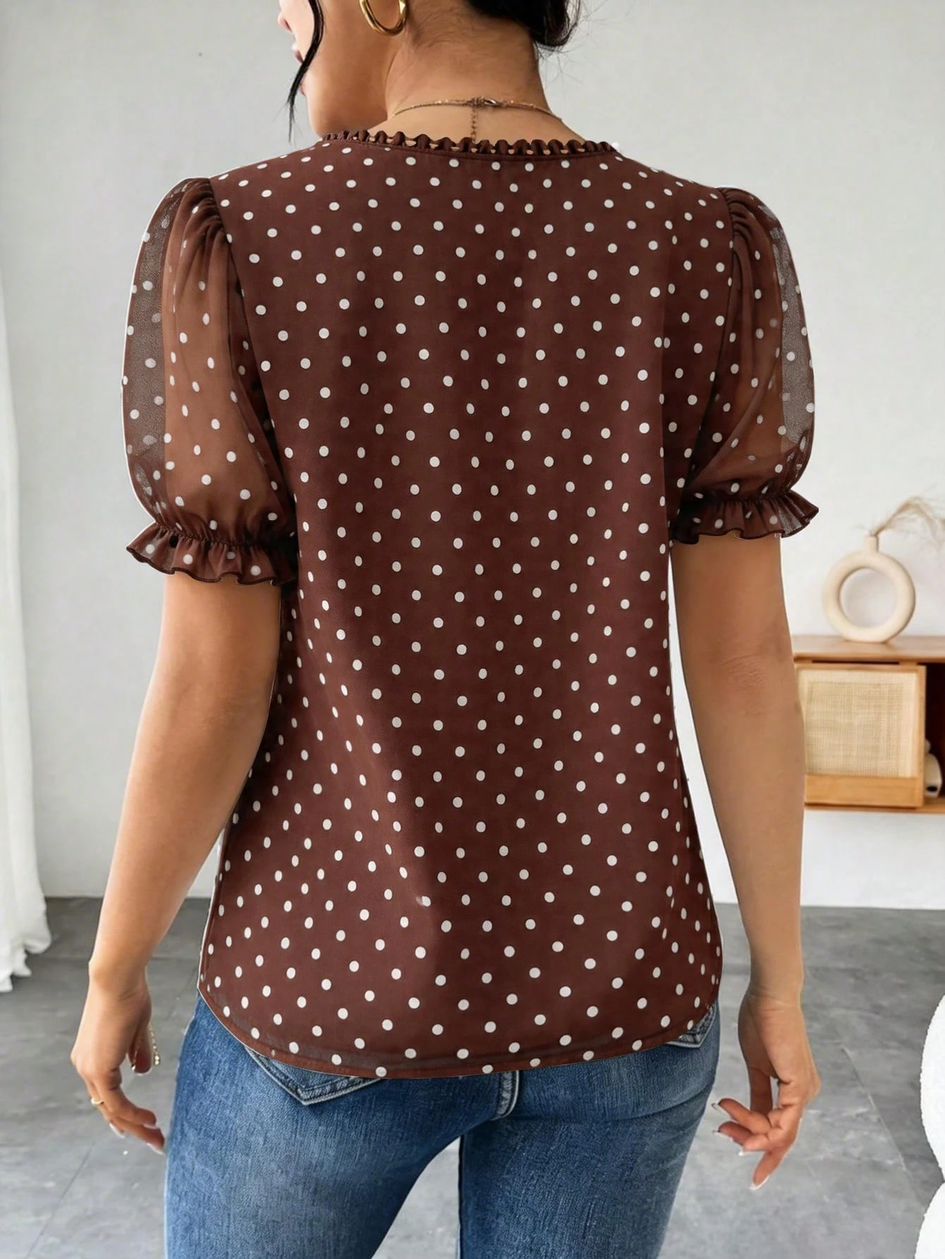 aivellea Blouse en mousseline de soie à pois français à la mode pour femmes, chemise élégante et intellectuelle à manches courtes avec design à volants pour l'été — vue 15