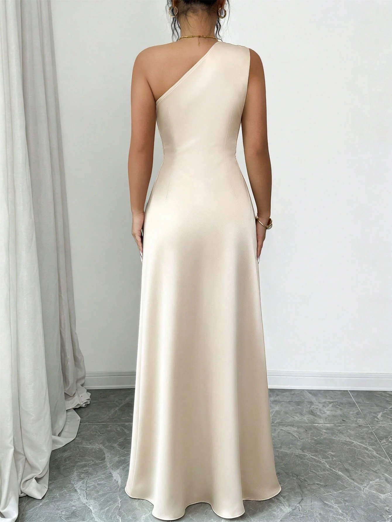lenzga Robe moulante élégante pour femme, printemps/été, en satin, à épaule asymétrique, avec décor floral métallique, taille cintrée, champagne, pour dîner, soirée formelle, rendez-vous et mariage — vue 2