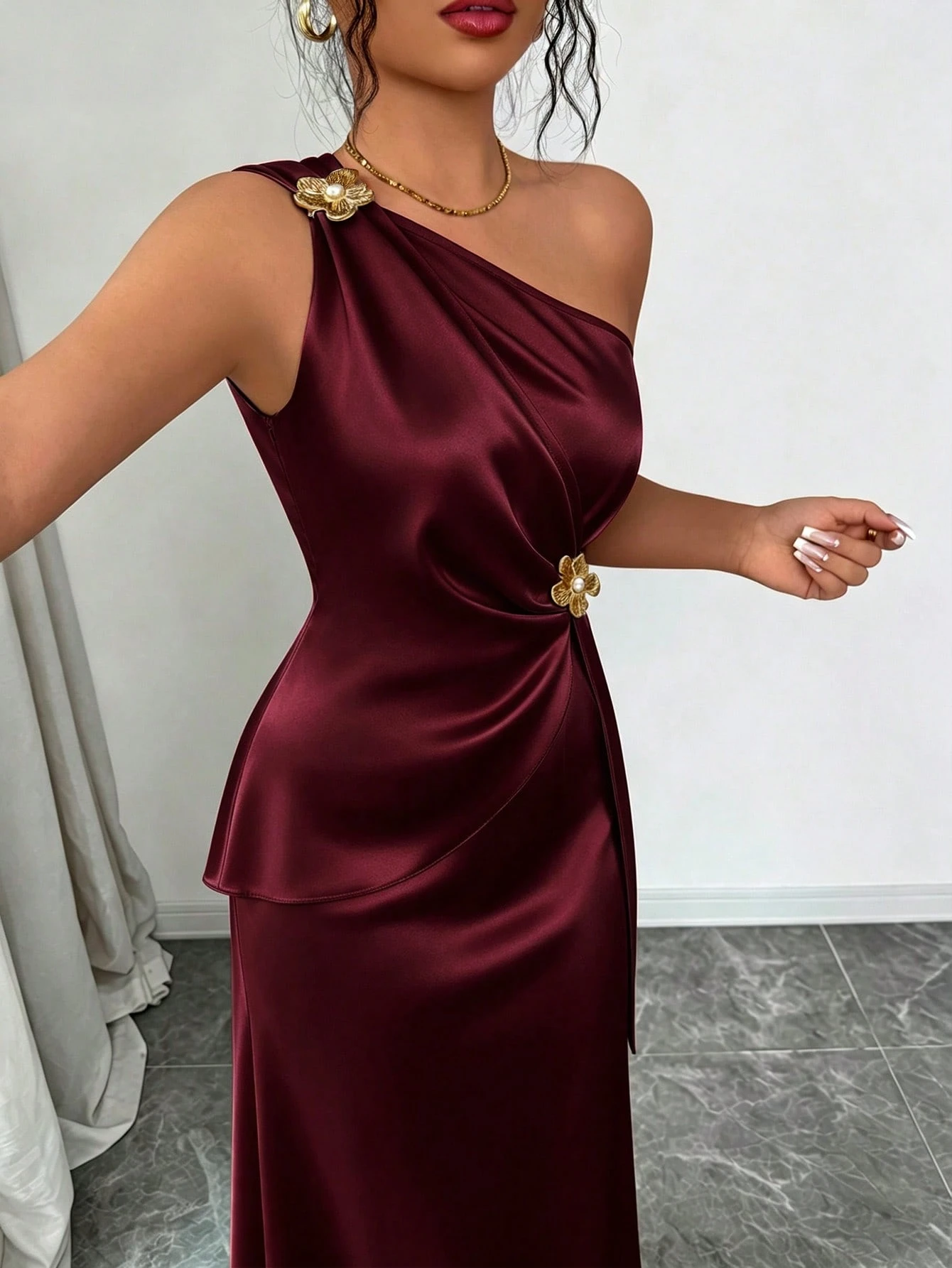 lenzga Robe moulante élégante pour femme, printemps/été, en satin, à épaule asymétrique, avec décor floral métallique, taille cintrée, champagne, pour dîner, soirée formelle, rendez-vous et mariage — vue 9