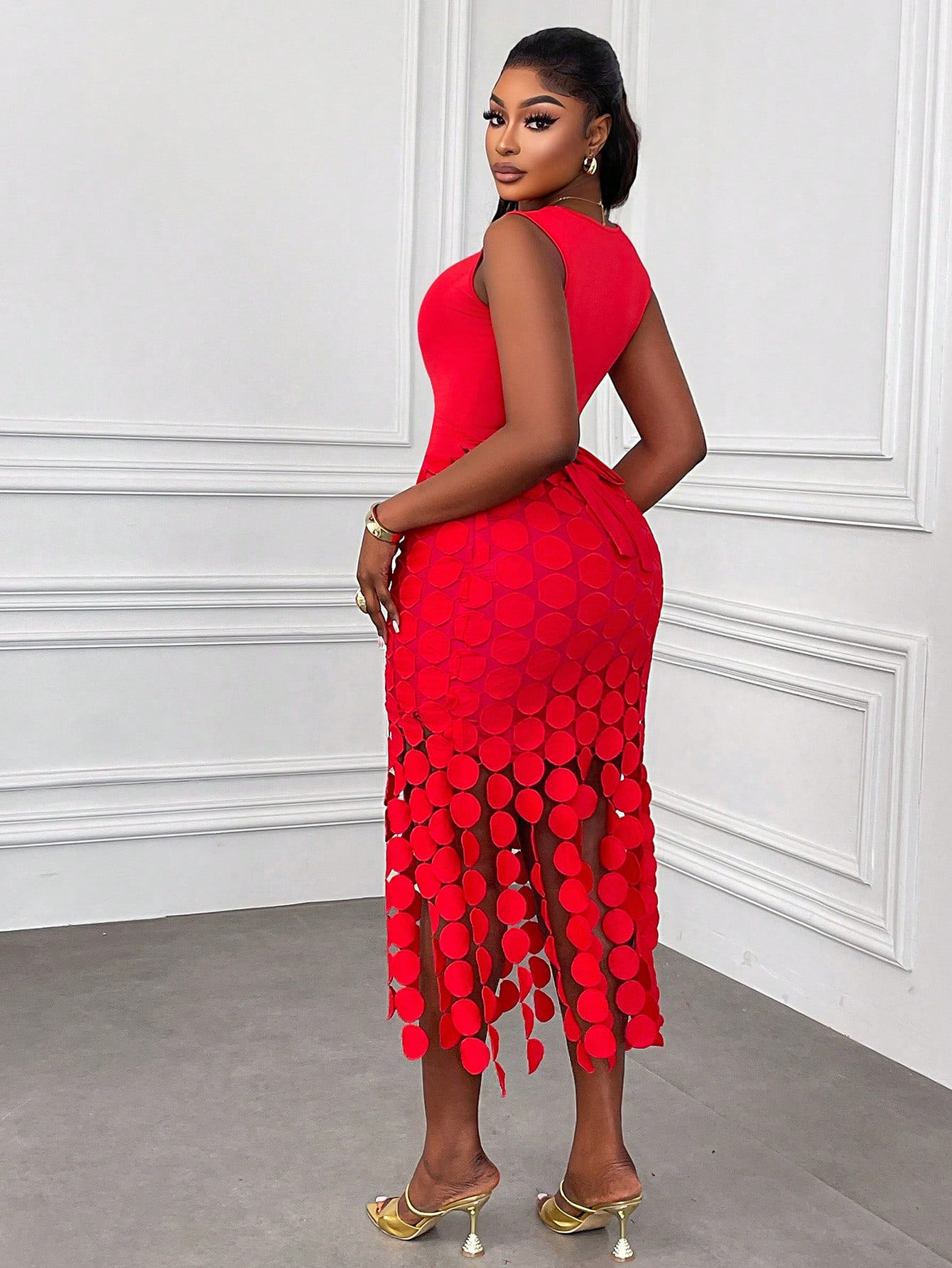 Robe longue élégante à col rond et taille cintrée de couleur unie pour femmes, convient pour les rendez-vous, les fêtes, les raves et les soirées, rouge d'été. — vue 2