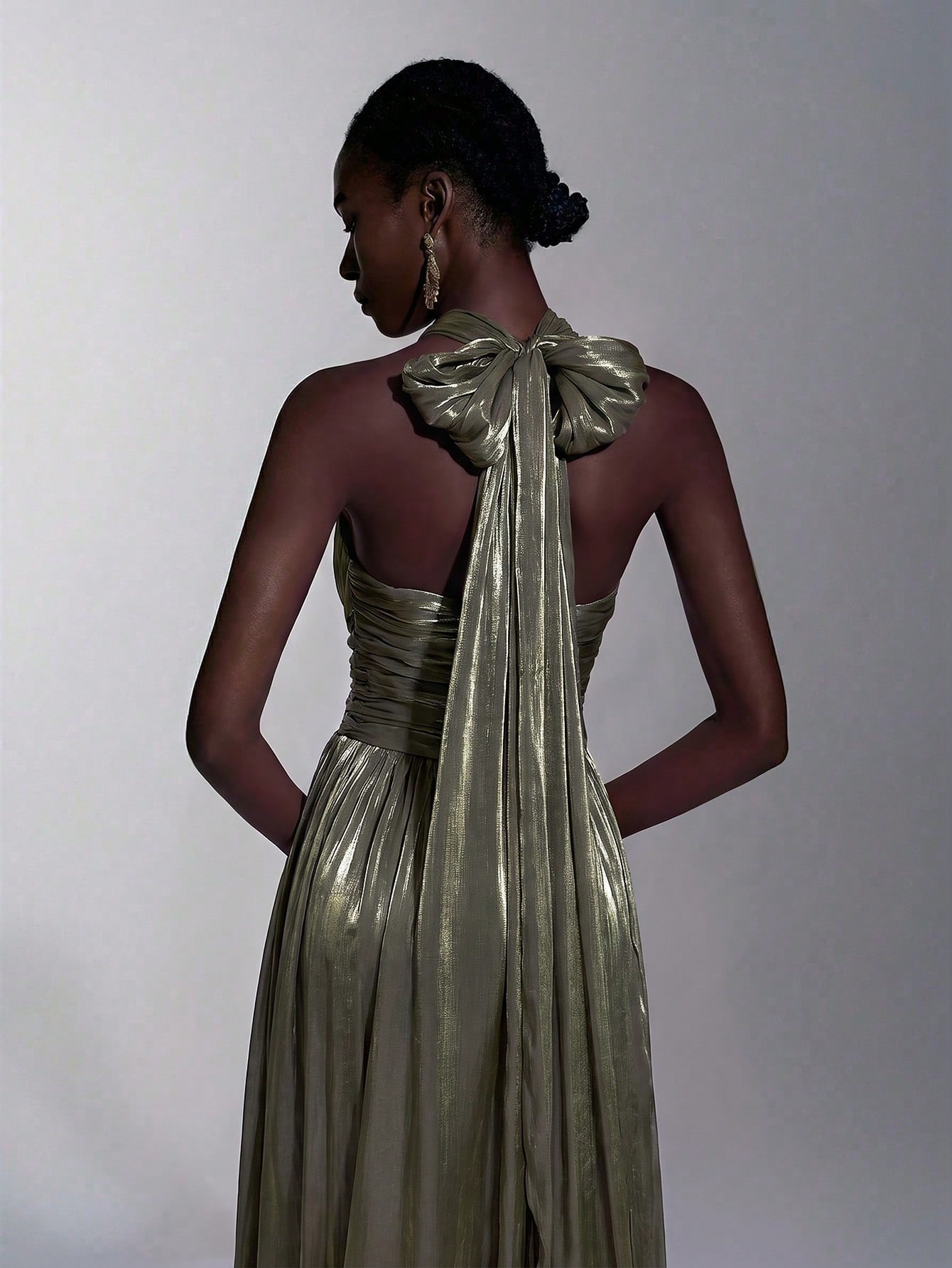 litara Robe de soirée élégante et romantique en tissu organza brillant, décoration froncée — vue 4