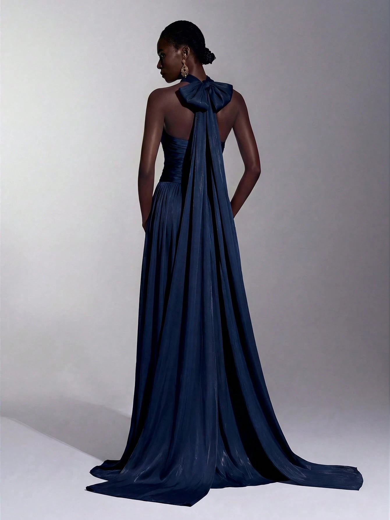 litara Robe de soirée élégante et romantique en tissu organza brillant, décoration froncée — vue 11