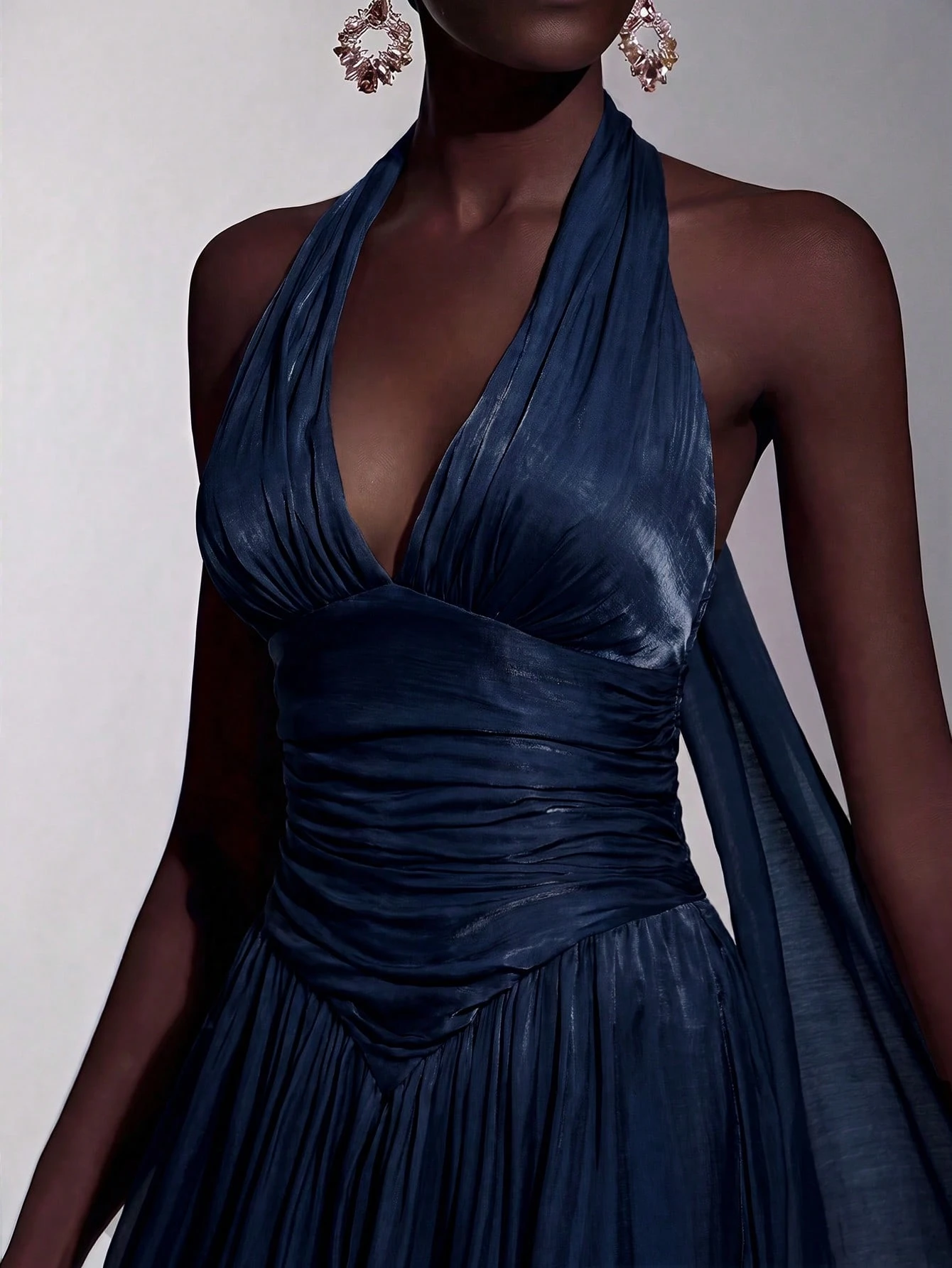 litara Robe de soirée élégante et romantique en tissu organza brillant, décoration froncée — vue 12
