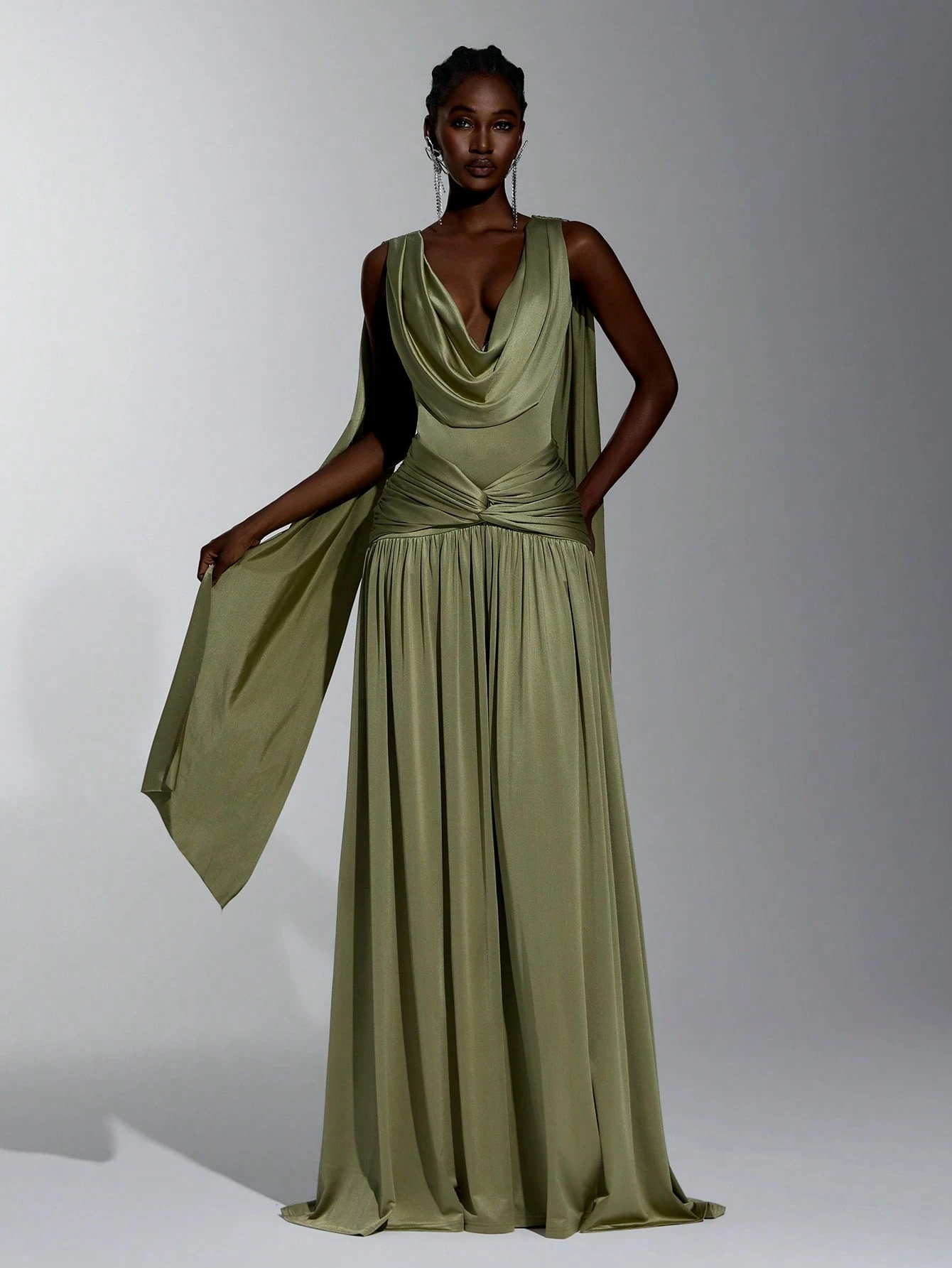 Elitara Robe élégante et luxueuse avec perles et paillettes, col drapé, dos sexy, manches volantées, franges, tricot élastique, maille froncée, bandeau sexy, jupe ample avec pièce volantée sans bretelles — vue 4