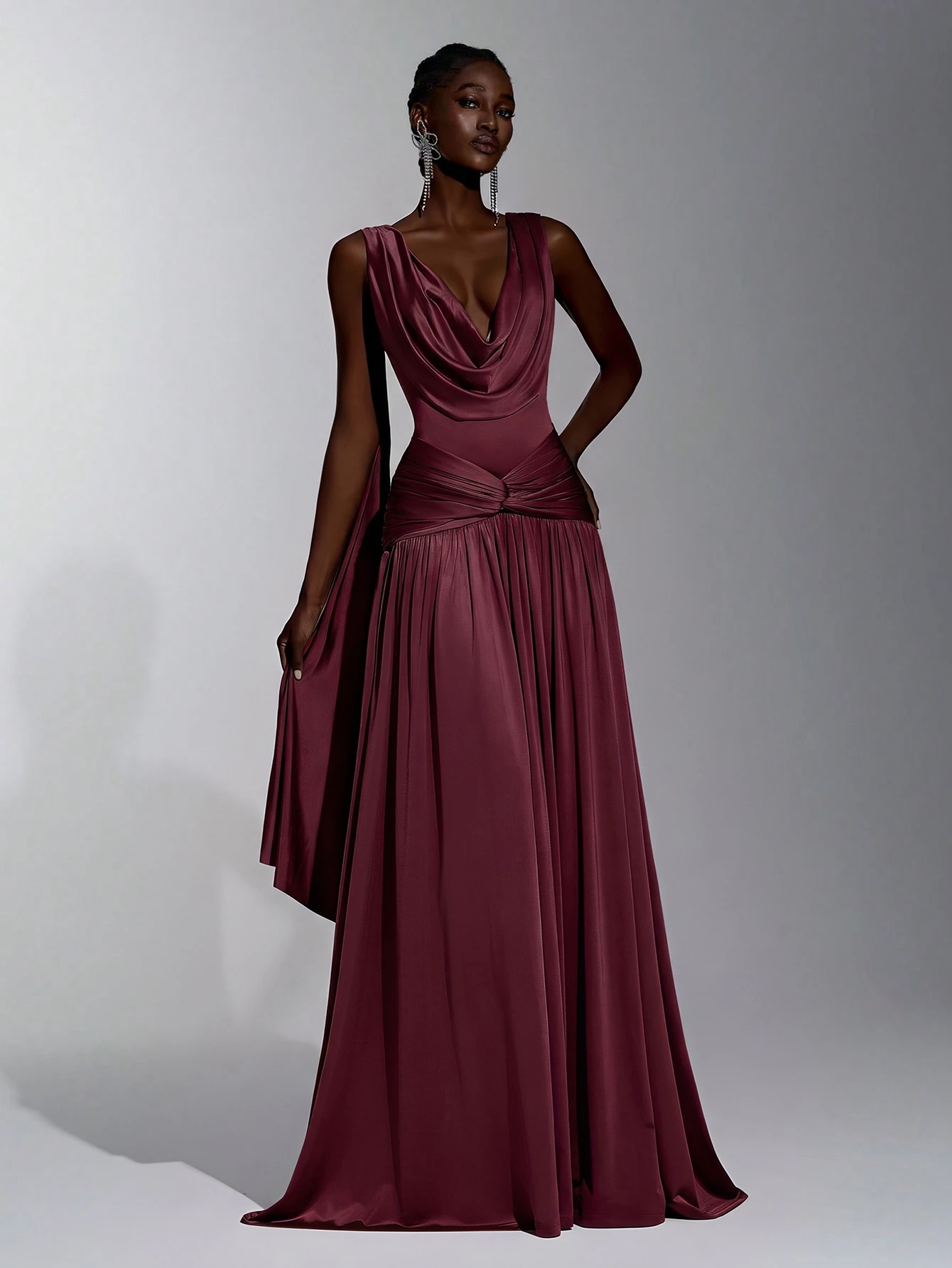 Elitara Robe élégante et luxueuse avec perles et paillettes, col drapé, dos sexy, manches volantées, franges, tricot élastique, maille froncée, bandeau sexy, jupe ample avec pièce volantée sans bretelles — vue 6