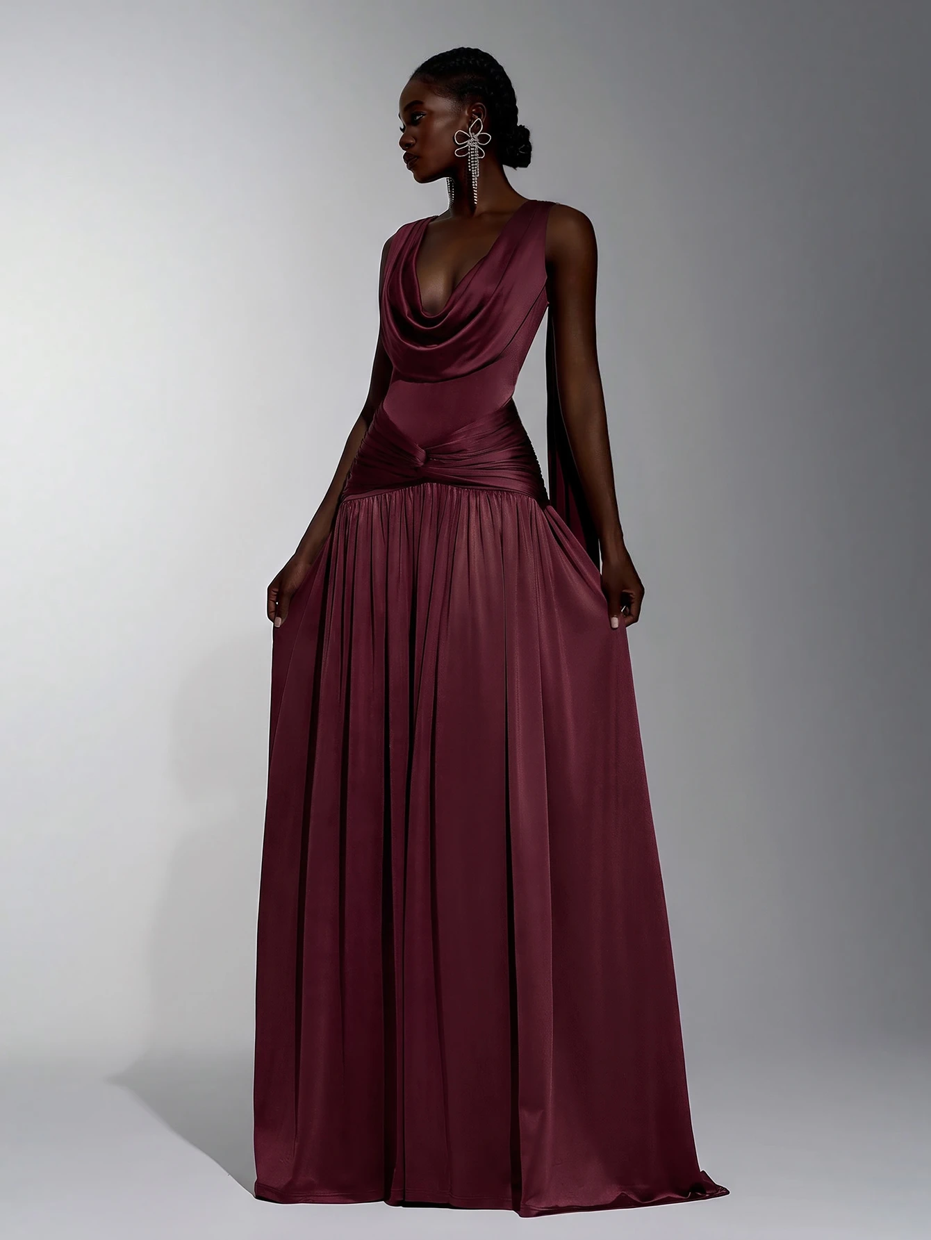 Elitara Robe élégante et luxueuse avec perles et paillettes, col drapé, dos sexy, manches volantées, franges, tricot élastique, maille froncée, bandeau sexy, jupe ample avec pièce volantée sans bretelles — vue 7