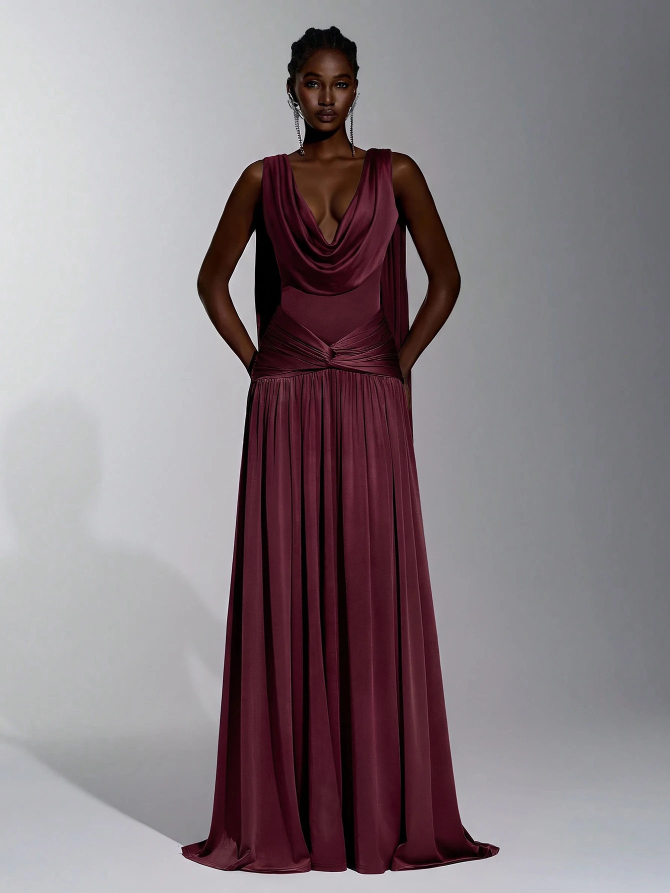 Elitara Robe élégante et luxueuse avec perles et paillettes, col drapé, dos sexy, manches volantées, franges, tricot élastique, maille froncée, bandeau sexy, jupe ample avec pièce volantée sans bretelles — vue 8