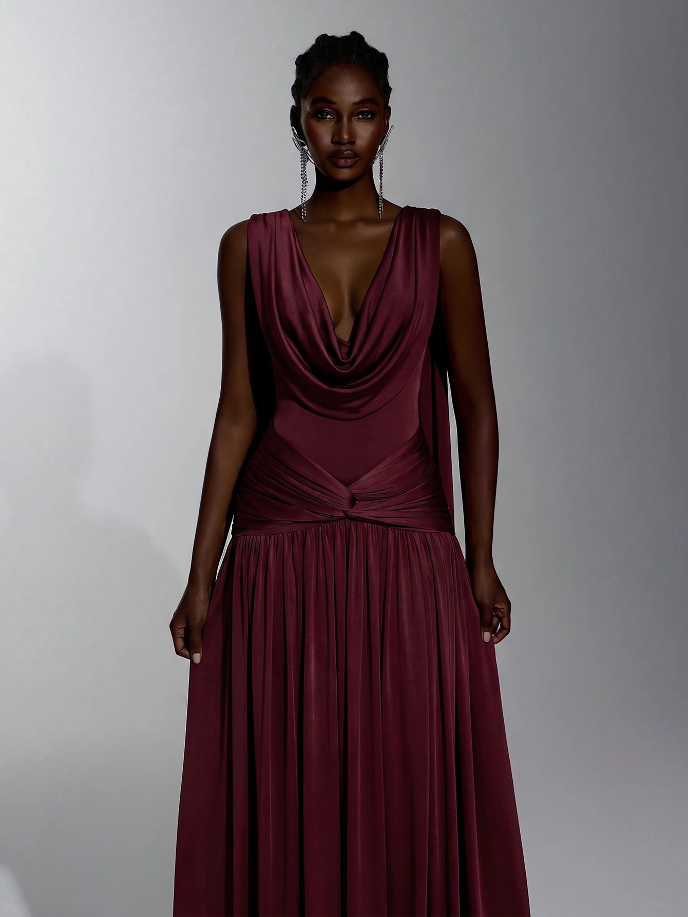 Elitara Robe élégante et luxueuse avec perles et paillettes, col drapé, dos sexy, manches volantées, franges, tricot élastique, maille froncée, bandeau sexy, jupe ample avec pièce volantée sans bretelles — vue 9