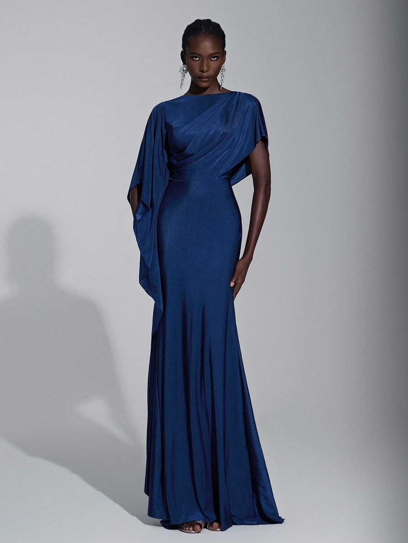 Elitara Robe de demoiselle d'honneur élégante, chic et luxueuse en satin bleu marine — vue 7