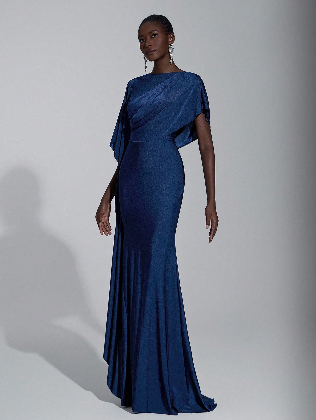 Elitara Robe de demoiselle d'honneur élégante, chic et luxueuse en satin bleu marine — vue 8