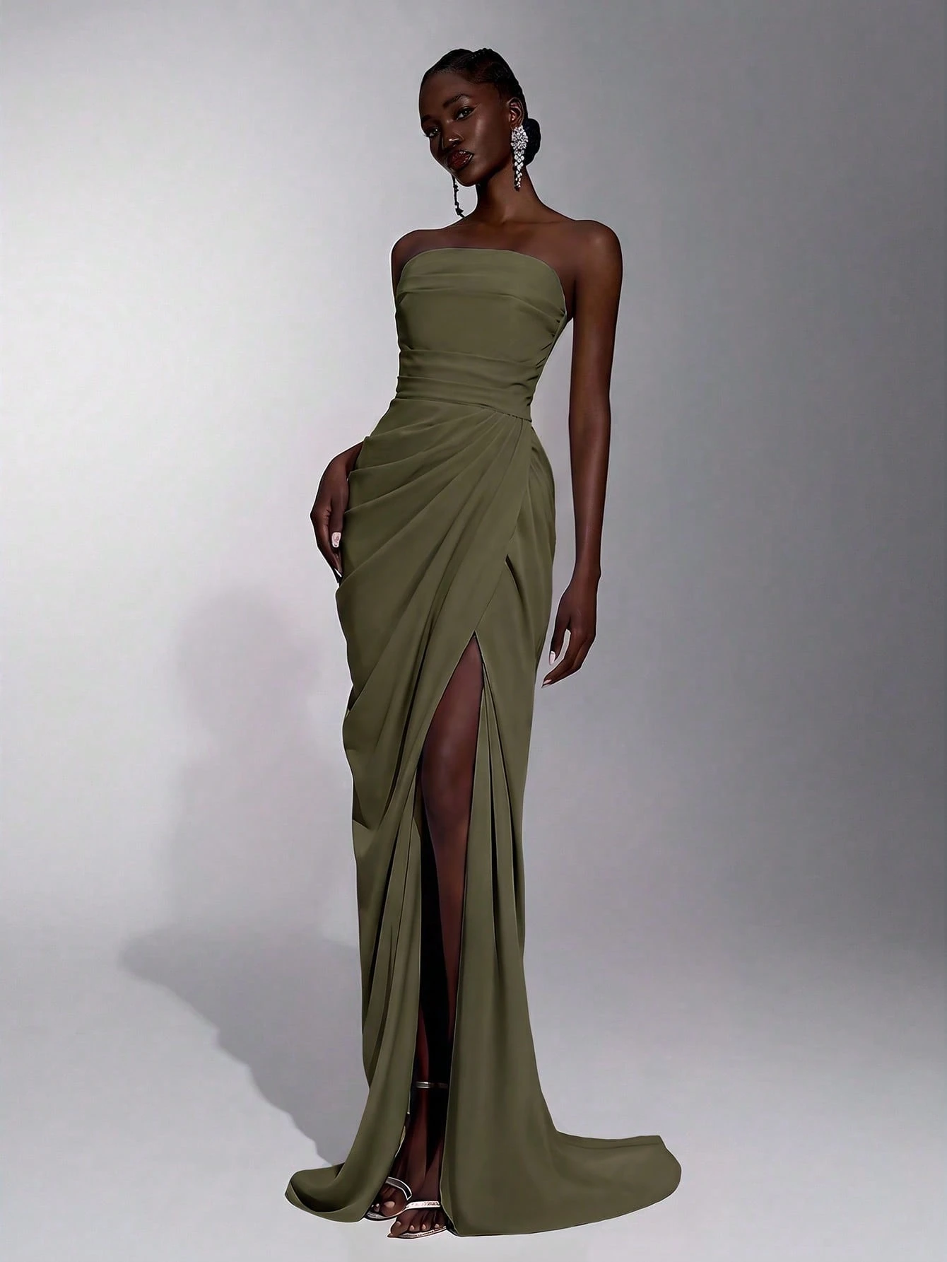 Elitara Robe sirène élégante, luxueuse et sexy en satin sans bretelles, froncée, avec fente et nœud