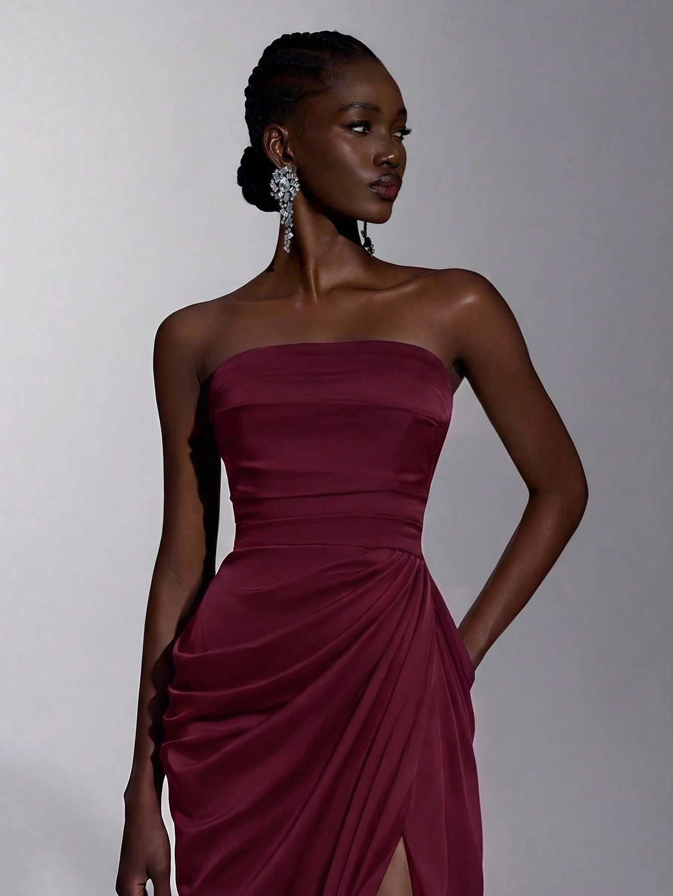 Elitara Robe sirène élégante, luxueuse et sexy en satin sans bretelles, froncée, avec fente et nœud — vue 12
