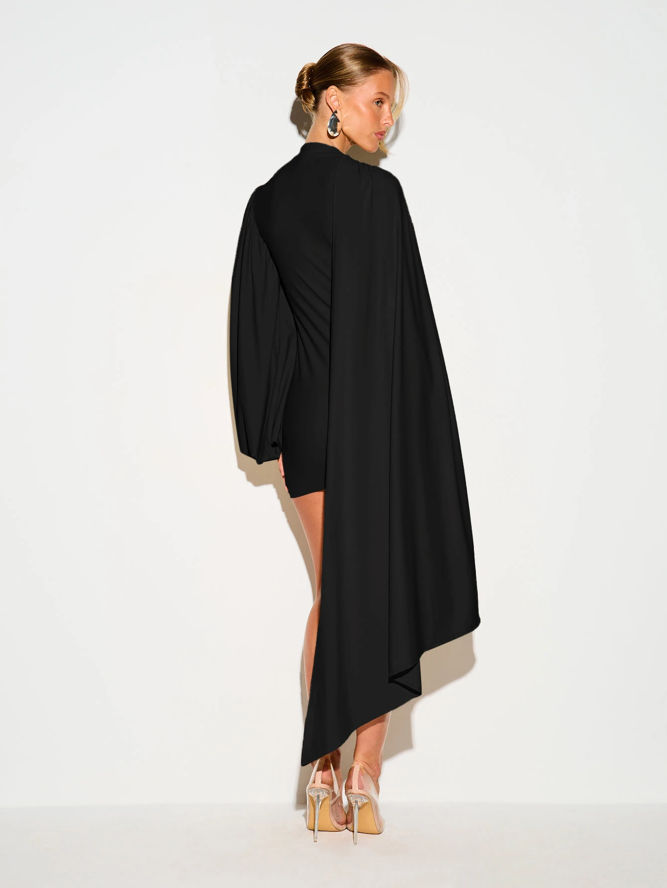 KIZN Robe de soirée mini élégante avec détail de cape drapée, manches ballons, col montant et froncée — vue 8