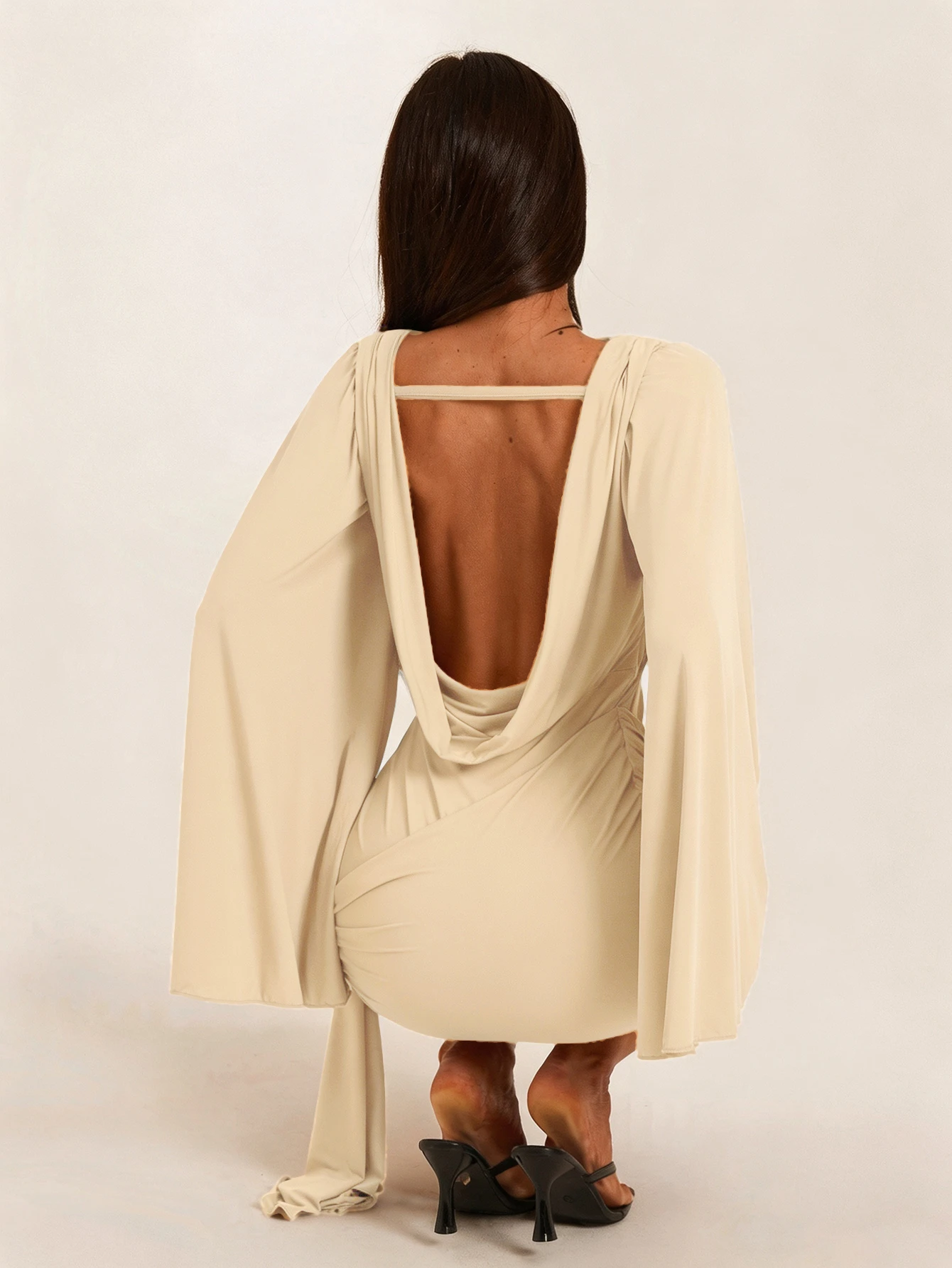 HEIN BAE Robe mini sexy ajustée à col rond, manches longues évasées et dos nu, gris unicolore, automne/hiver, robe basique, robe de festival de musique, robe d'anniversaire, robe de brunch, Y2K, soirée en boîte de nuit, rassemblement, robe de cocktail, jupe sexy de soirée en boîte de nuit, robe sexy dos nu — vue 12