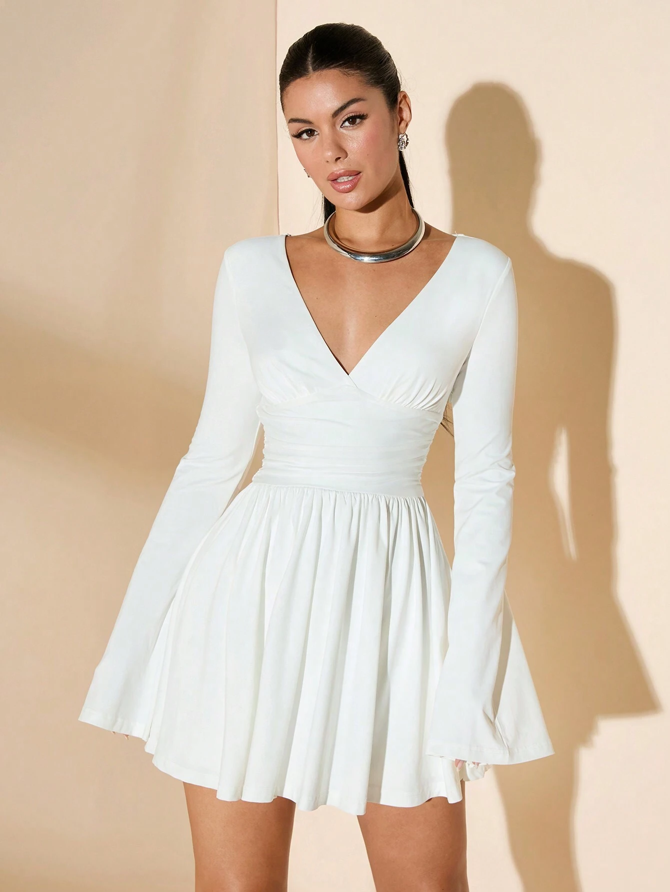 SHEIN BAE 1 pièce Robe courte ajustée à manches longues, col en V profond, à volants — vue 8