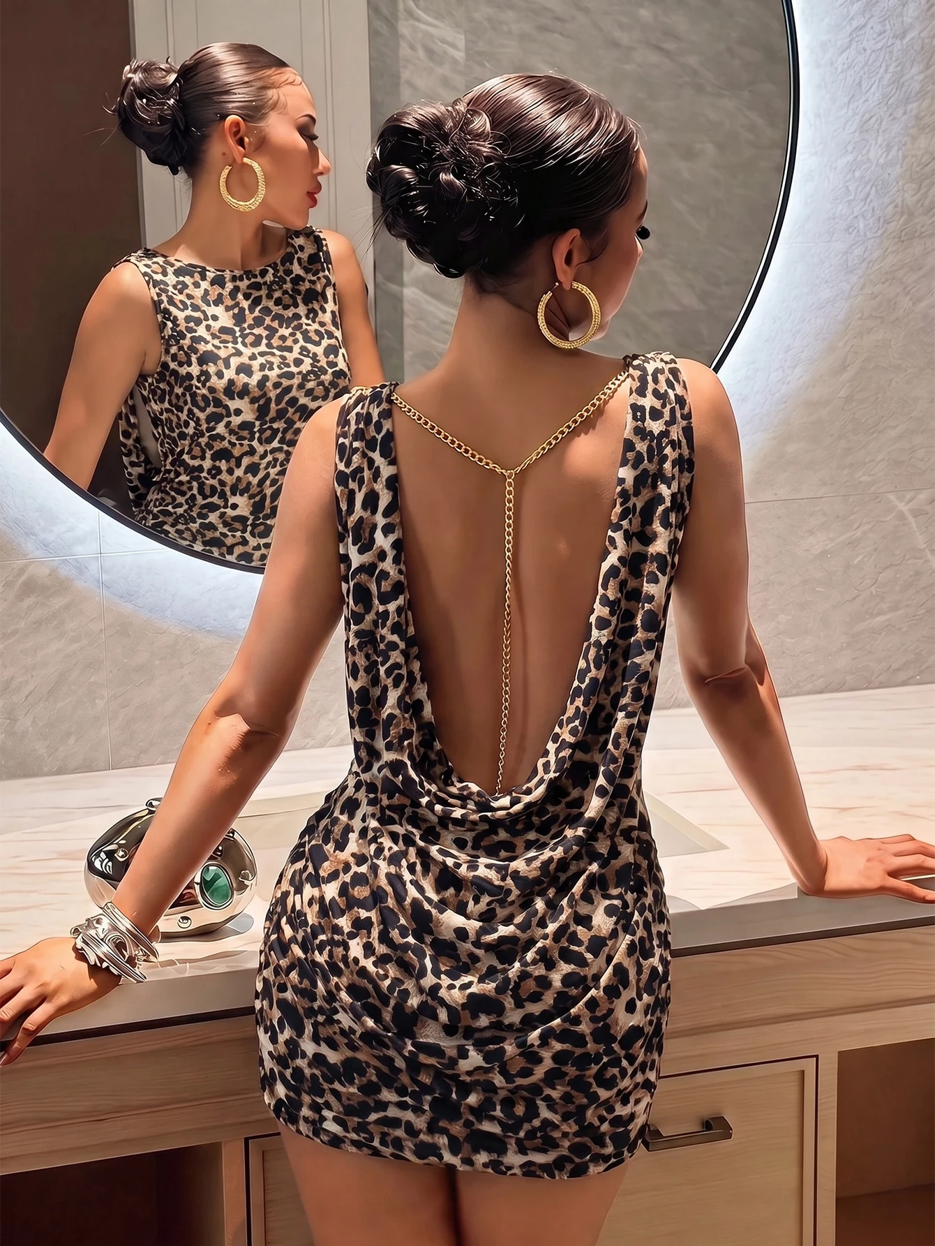 Slaydiva Robe mini sexy sans manches à imprimé léopard dos nu avec décoration
