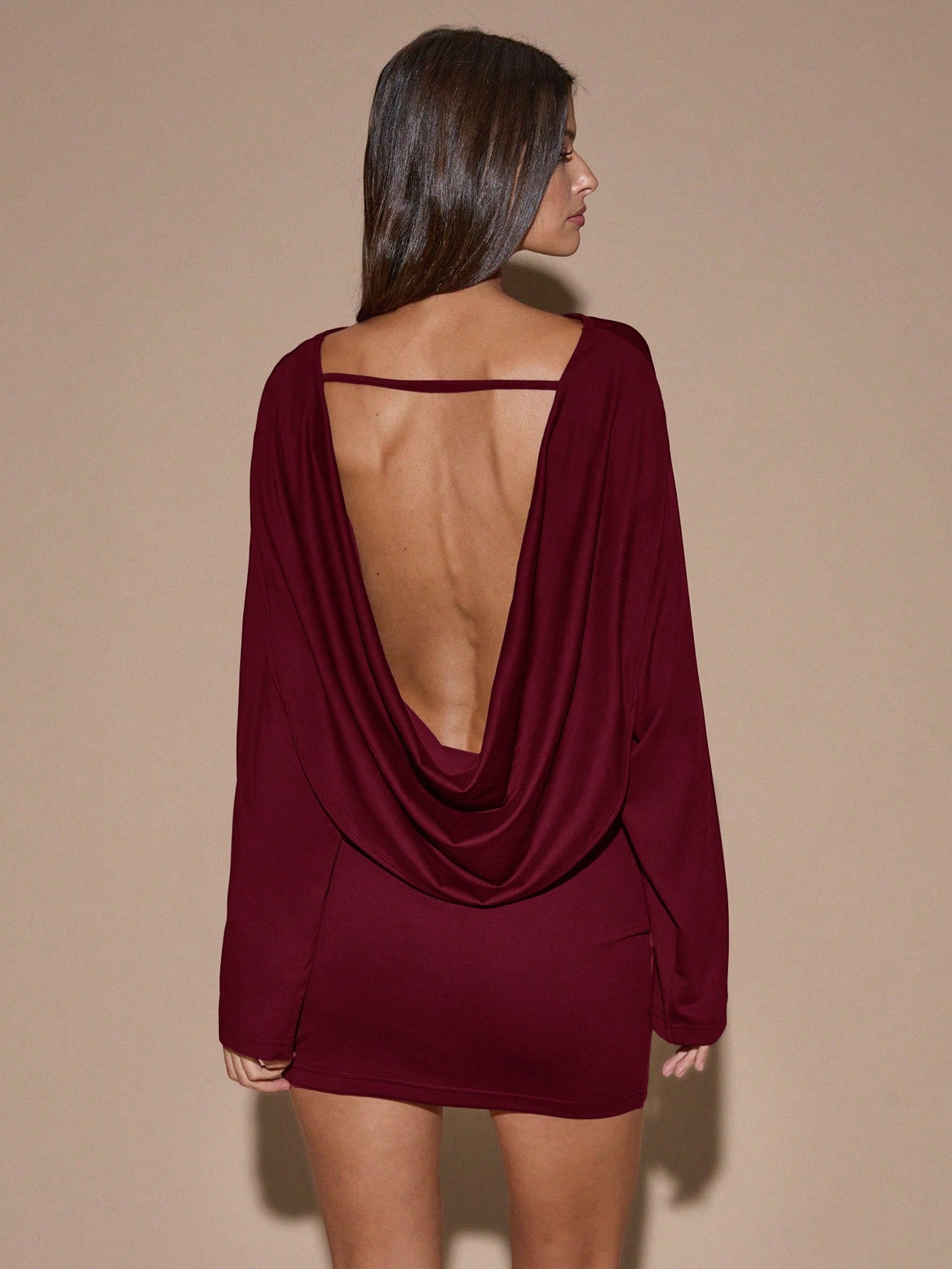 SHEIN BAE Robe mini dos nu pour femme, blanc cassé, automne, élégante, sexy et chic, pour soirée, club, cocktail, rendez-vous et mariage, manches longues, décolleté plongeant, coupe ample, unie — vue 9