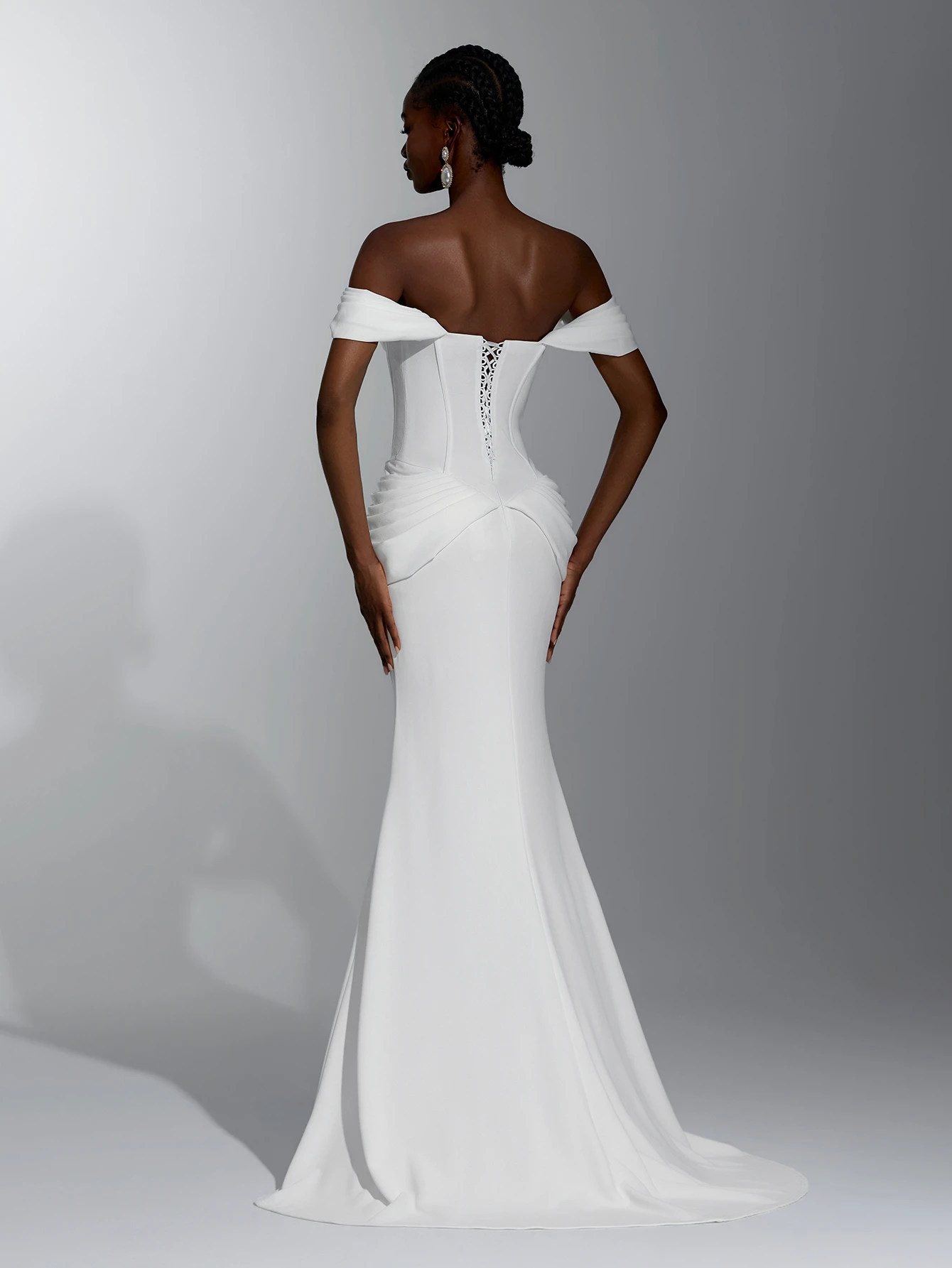Robe longue sirène blanc épaules dénudées — vue 3