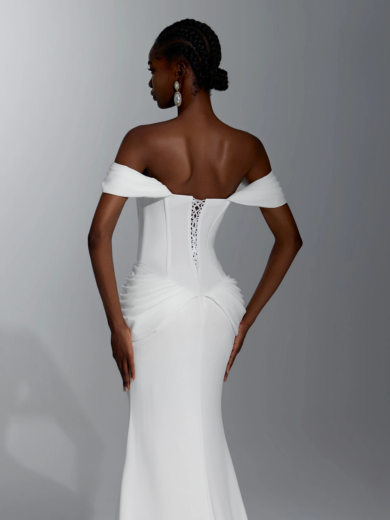 Robe longue sirène blanc épaules dénudées — vue 8