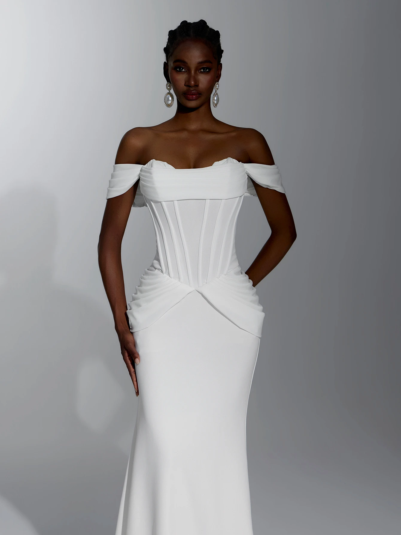 Robe longue sirène blanc épaules dénudées — vue 7