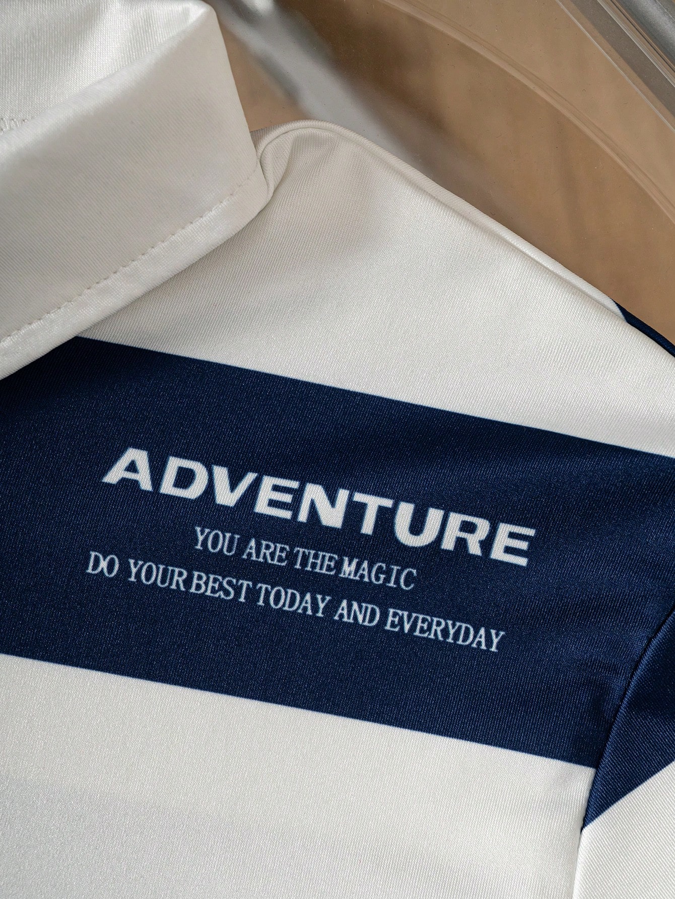 Chemise à col polo à manches courtes avec imprimé de lettres à rayures, coupe ample et — vue 3