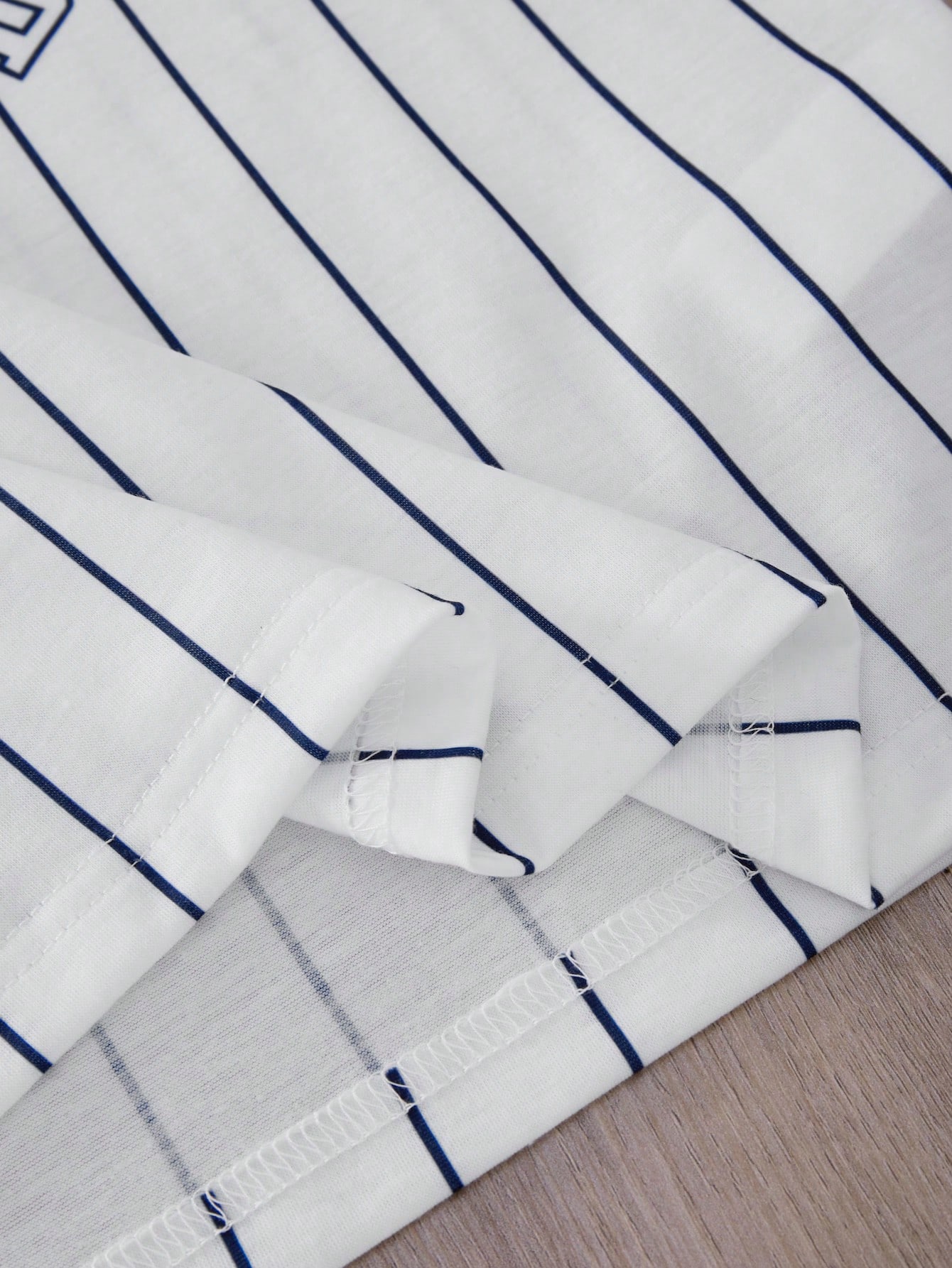 Chemise à col polo à manches courtes avec imprimé de lettres à rayures, coupe ample et — vue 11