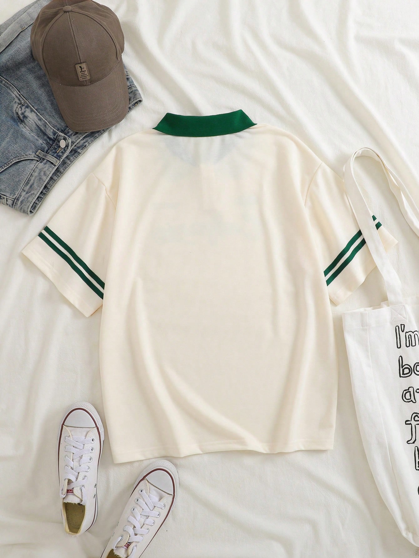 IslaSuriya T-shirt graphique à col contrasté, hauts graphiques pour femmes — vue 2