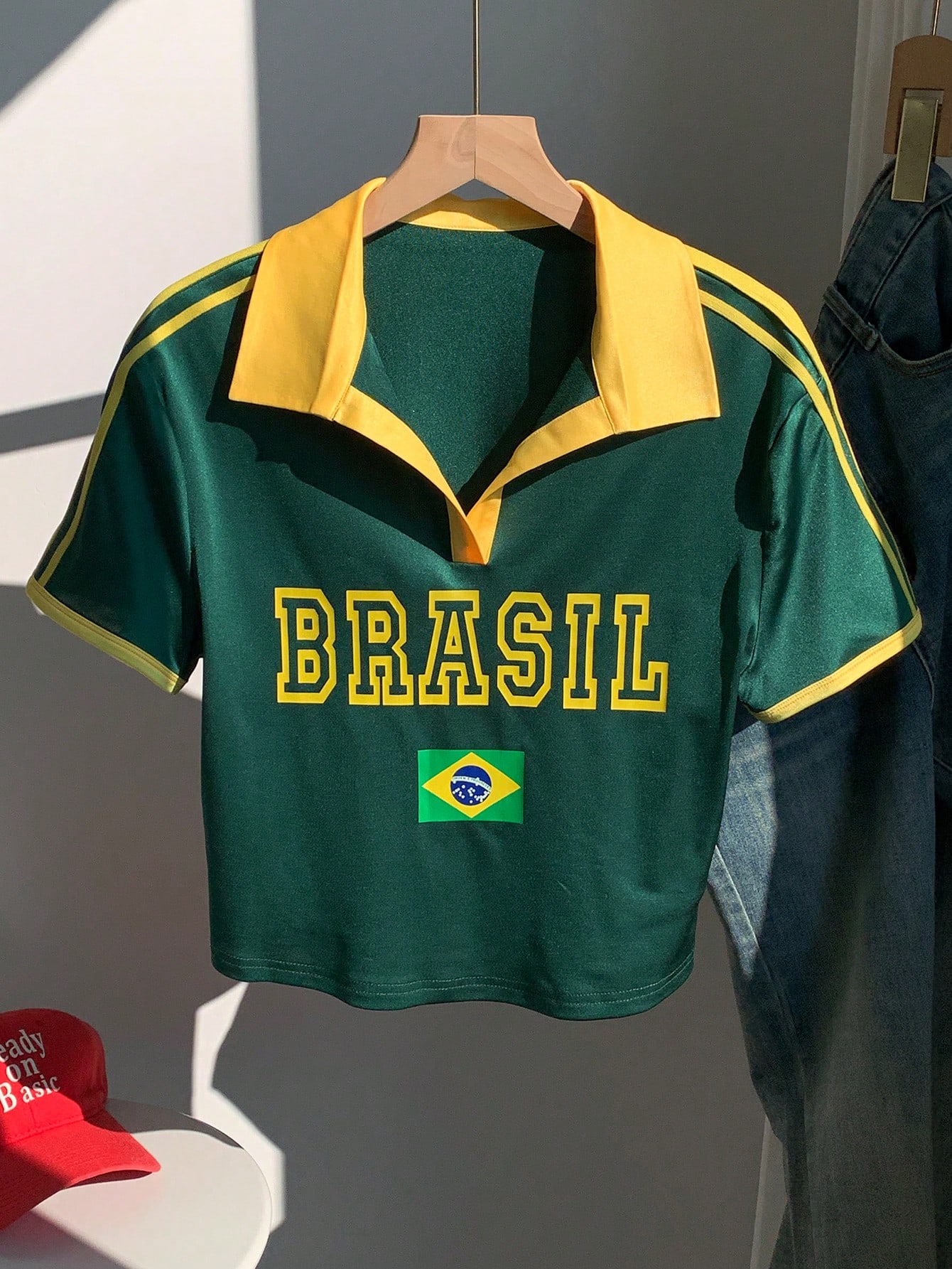 Comfortcana T-shirt ajusté à col polo avec imprimé rétro de couleurs contrastées dans le — vue 16