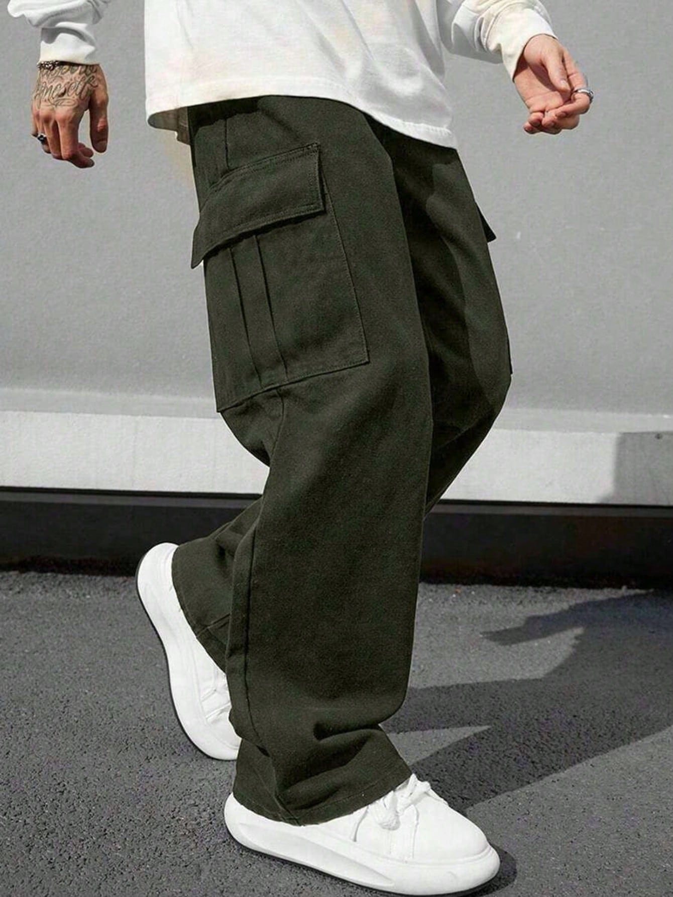 Pantalon cargo ample à taille élastique et poches rabattables pour hommes, couleur unie