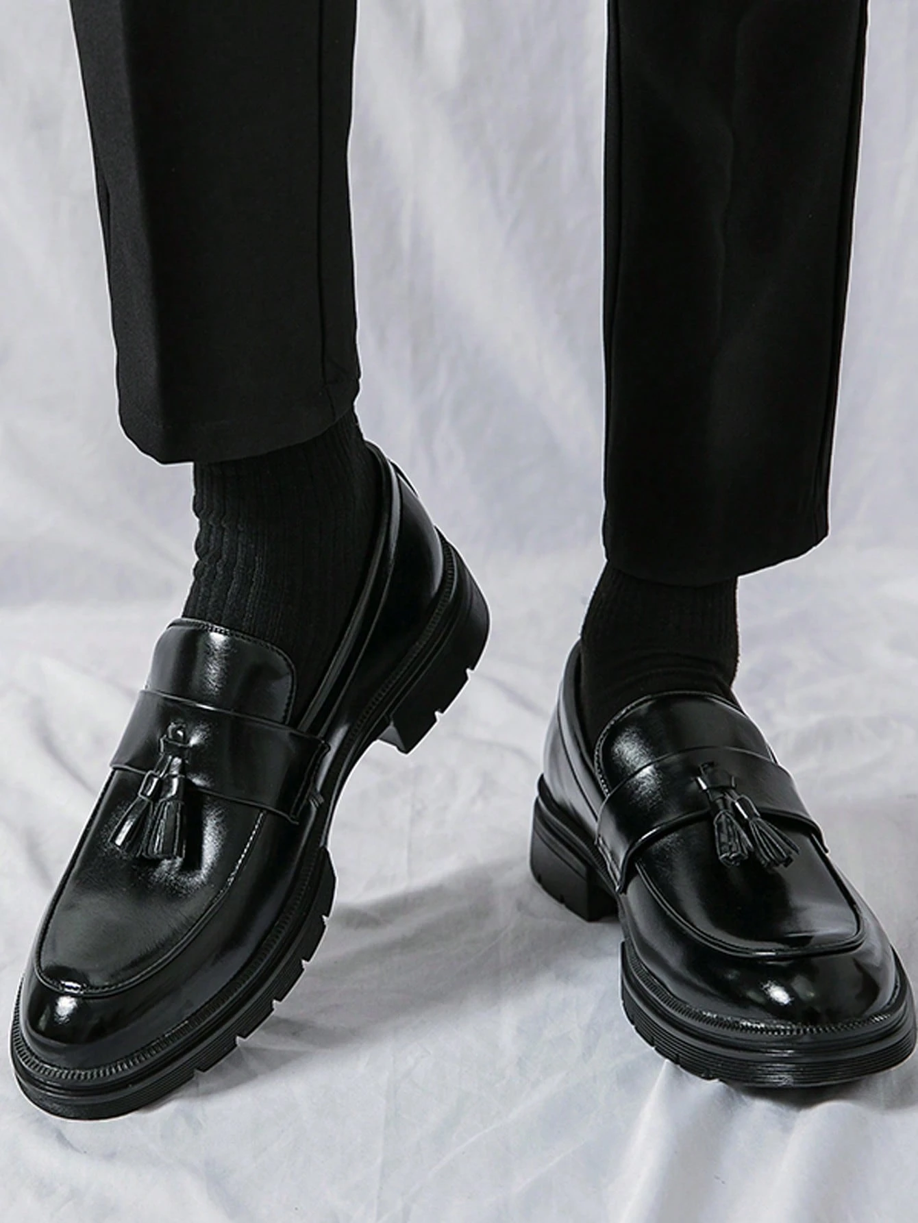 Chaussures habillées à semelle épaisse avec gland pour hommes - Mocassins habillés noirs — vue 11
