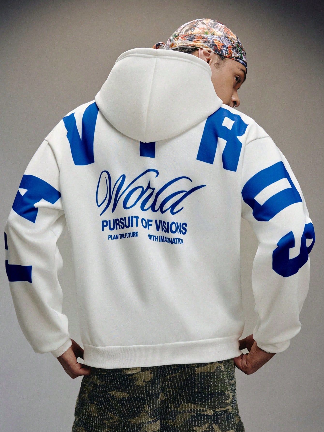 Sweat-shirt à capuche pour hommes avec un grand graphique bleu "PAVTROS" au dos, ajoutant — vue 2