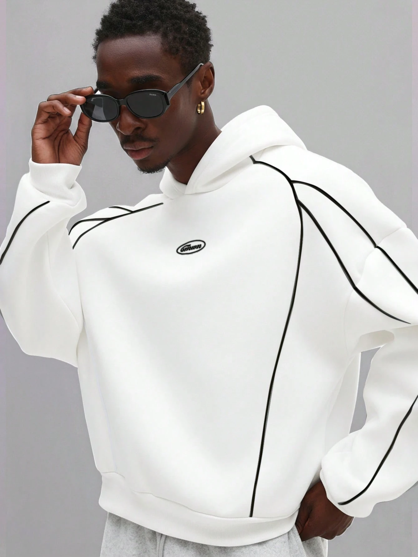 SUMWON sweat-shirt à capuche avec détails de passepoil contrastés et poche avant pour un — vue 4