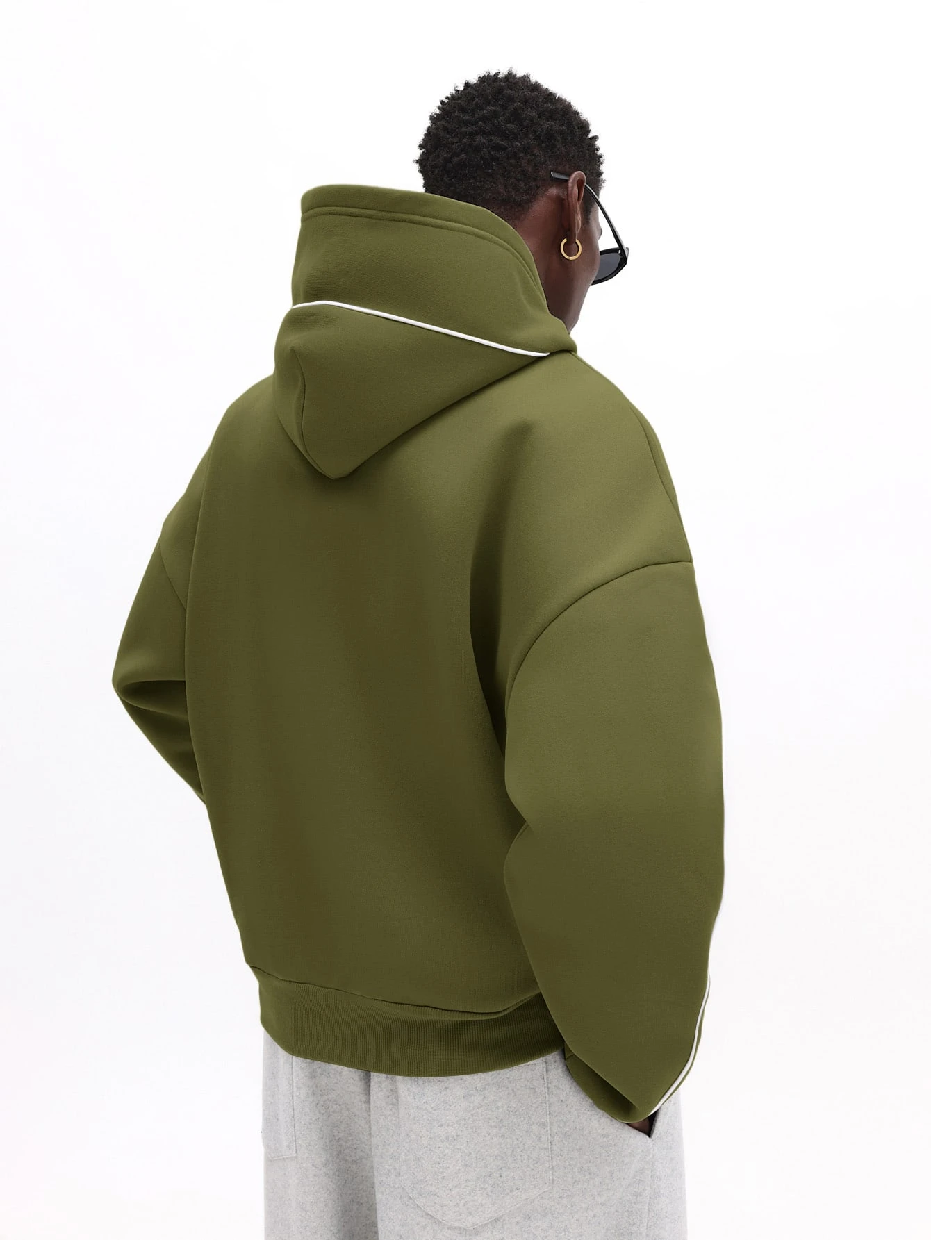 SUMWON sweat-shirt à capuche avec détails de passepoil contrastés et poche avant pour un — vue 6